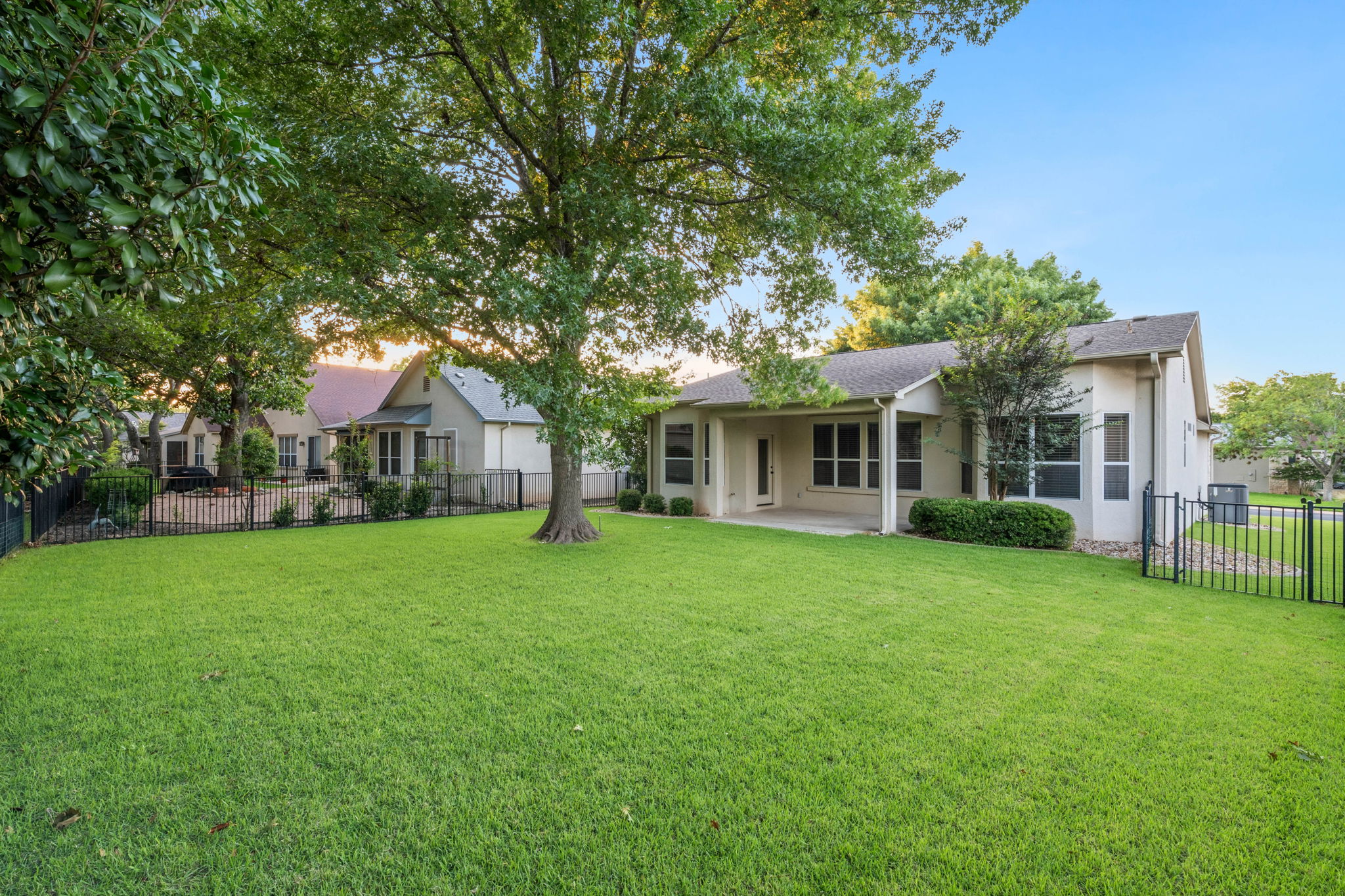 main property photo 23