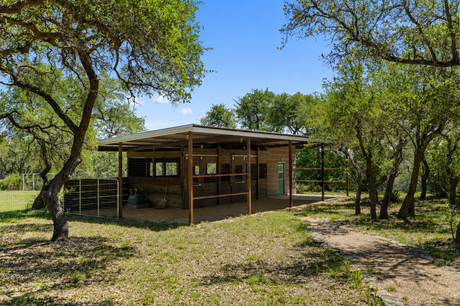 main property photo 25