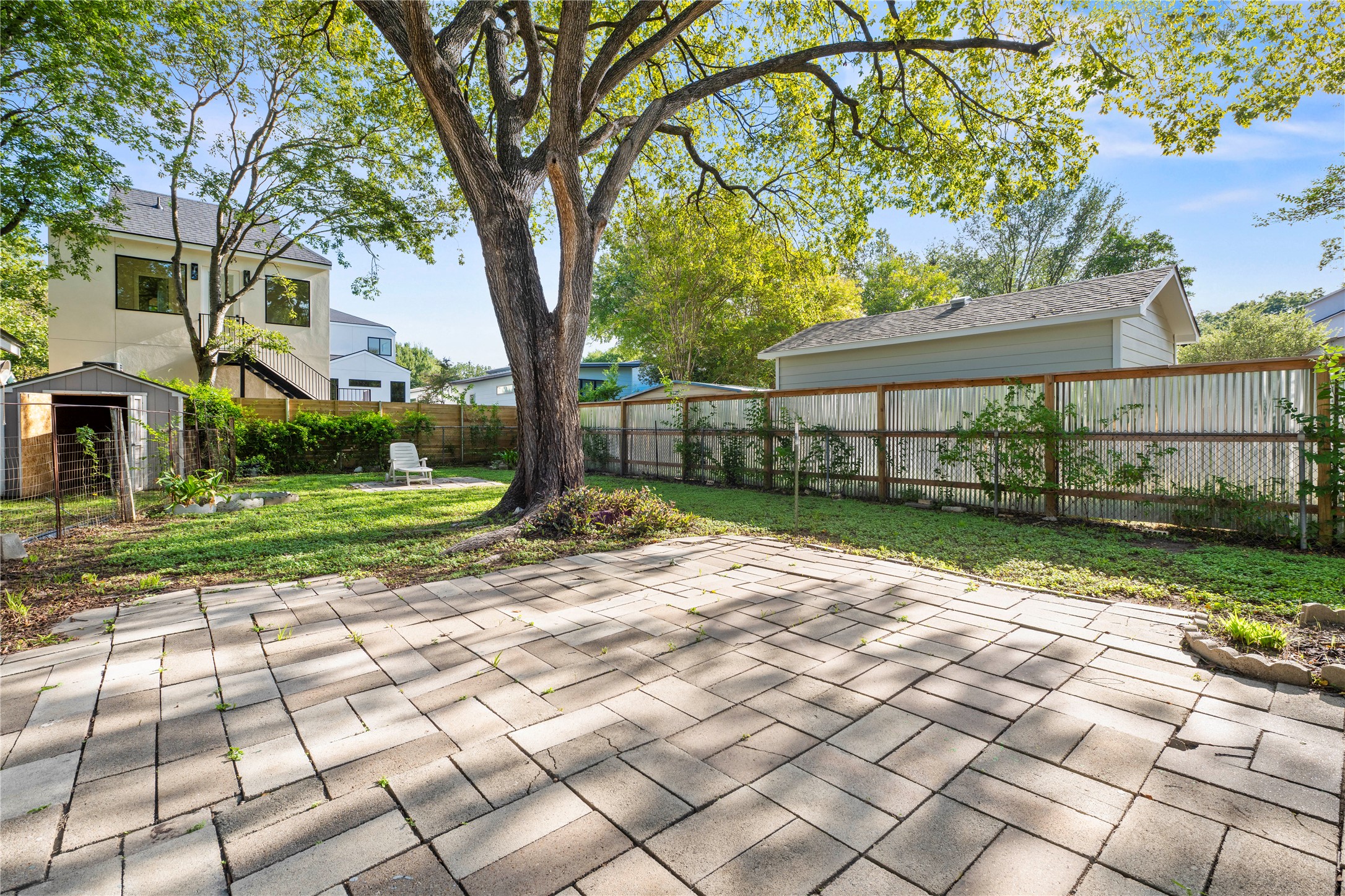 main property photo 23