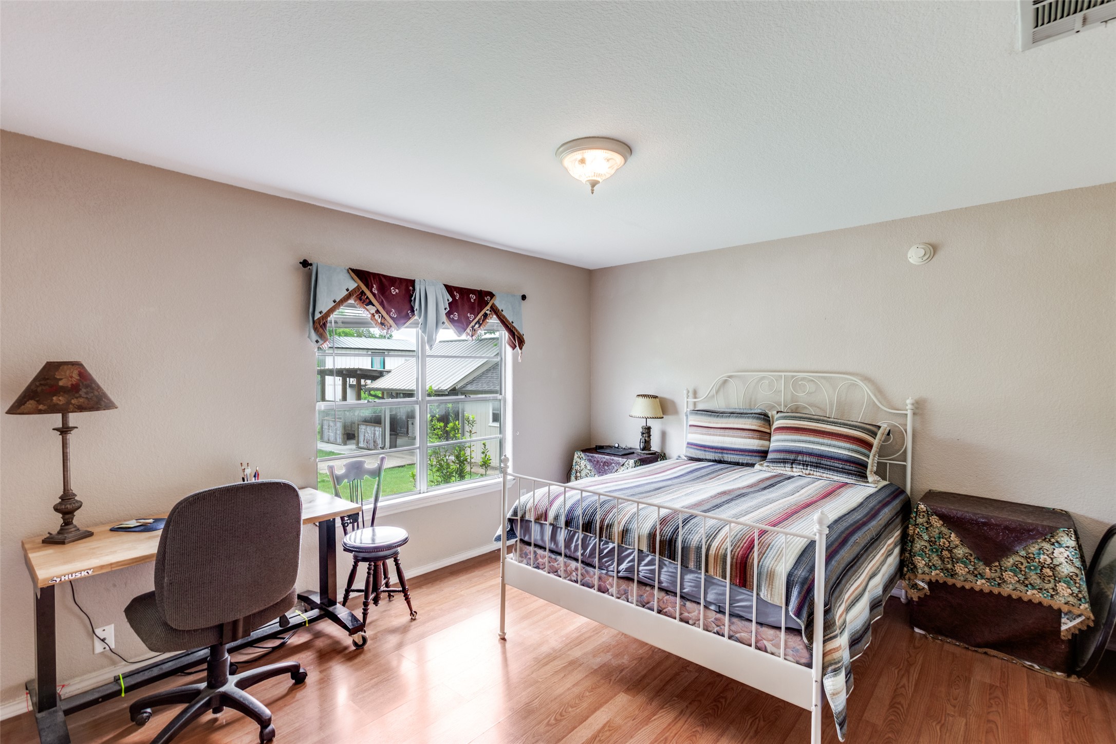 main property photo 13