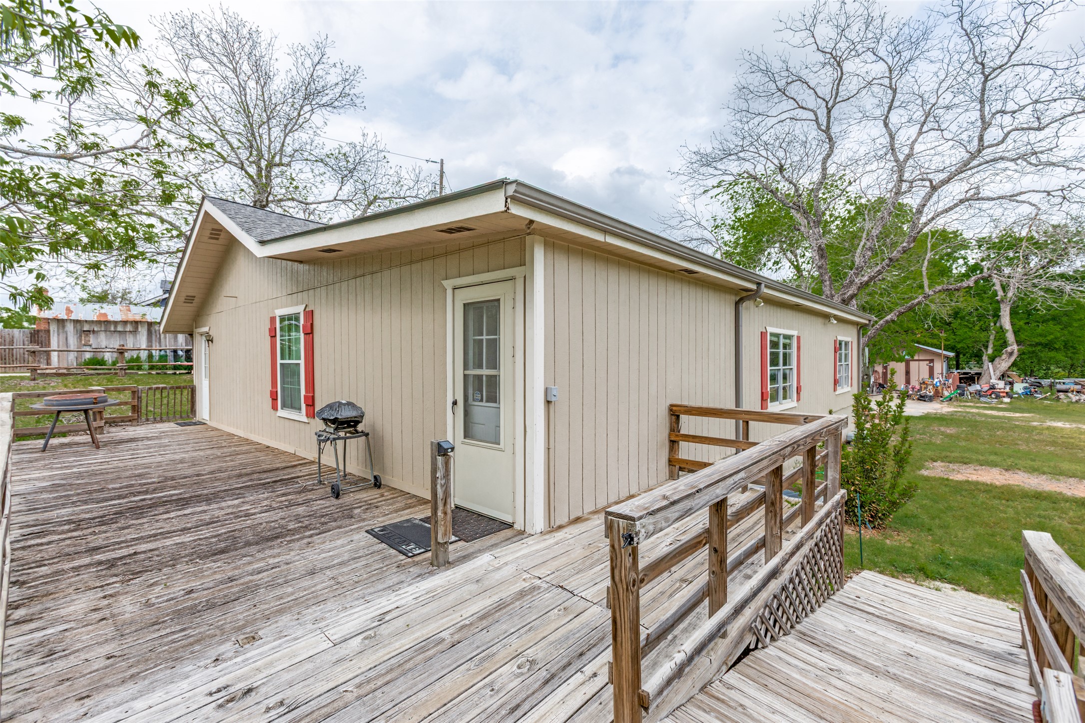 main property photo 23