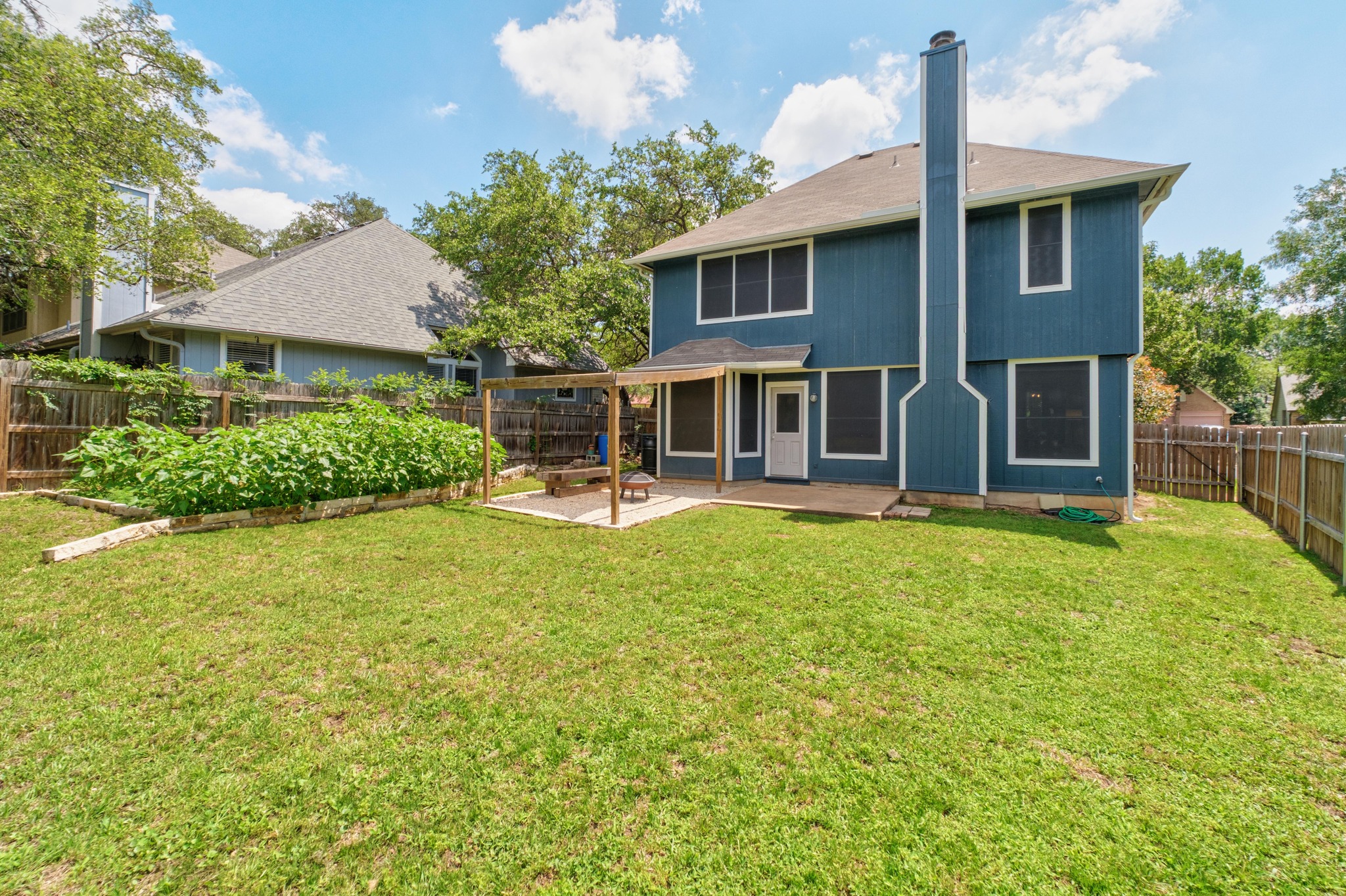 main property photo 28