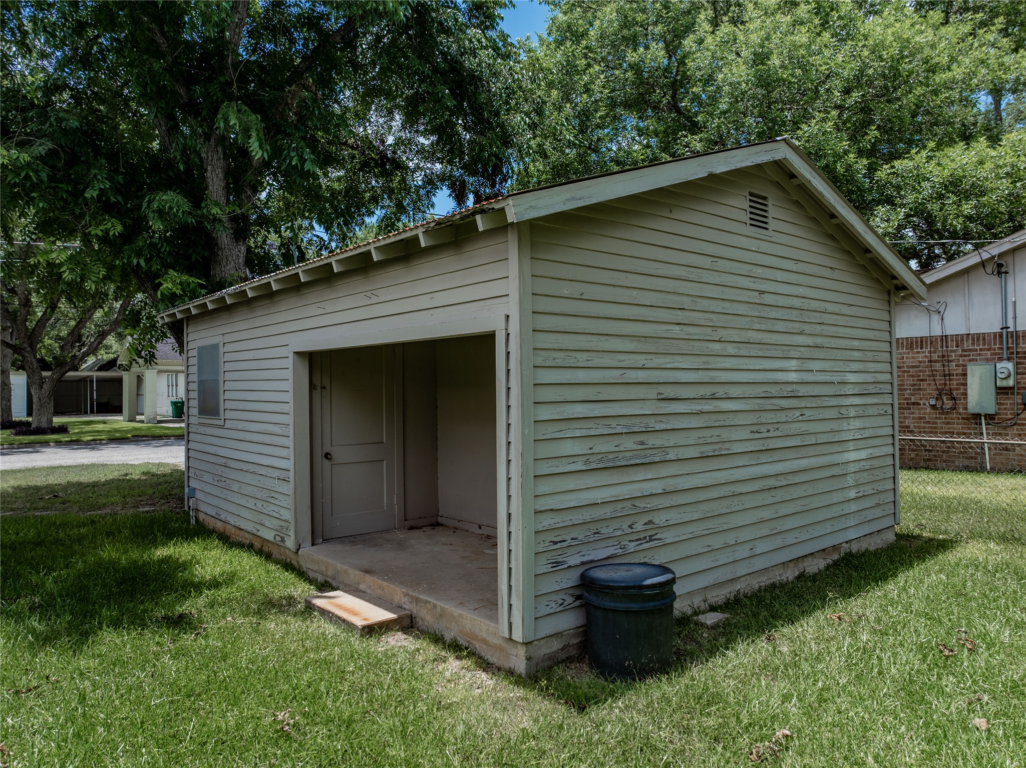 main property photo 18