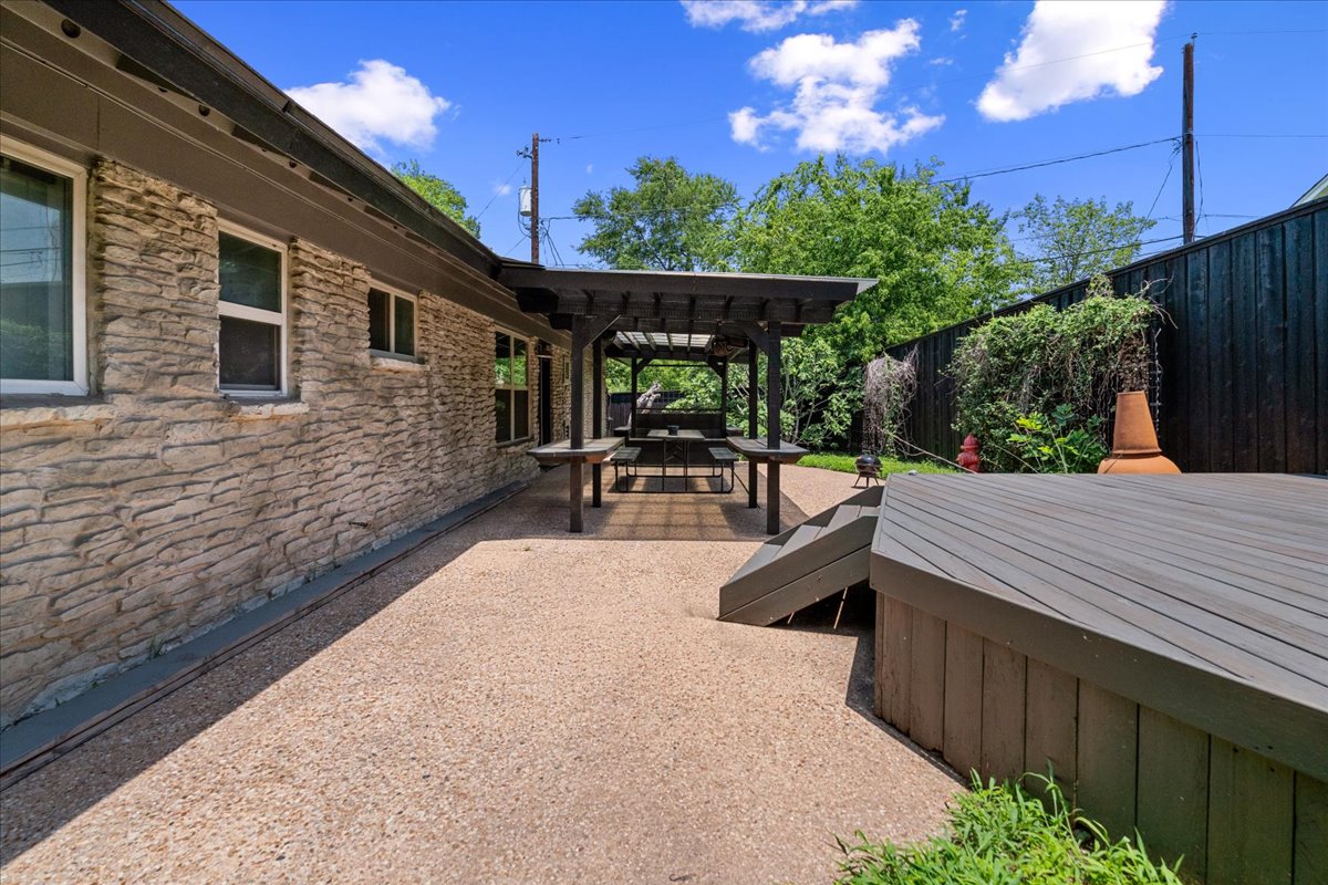 main property photo 31