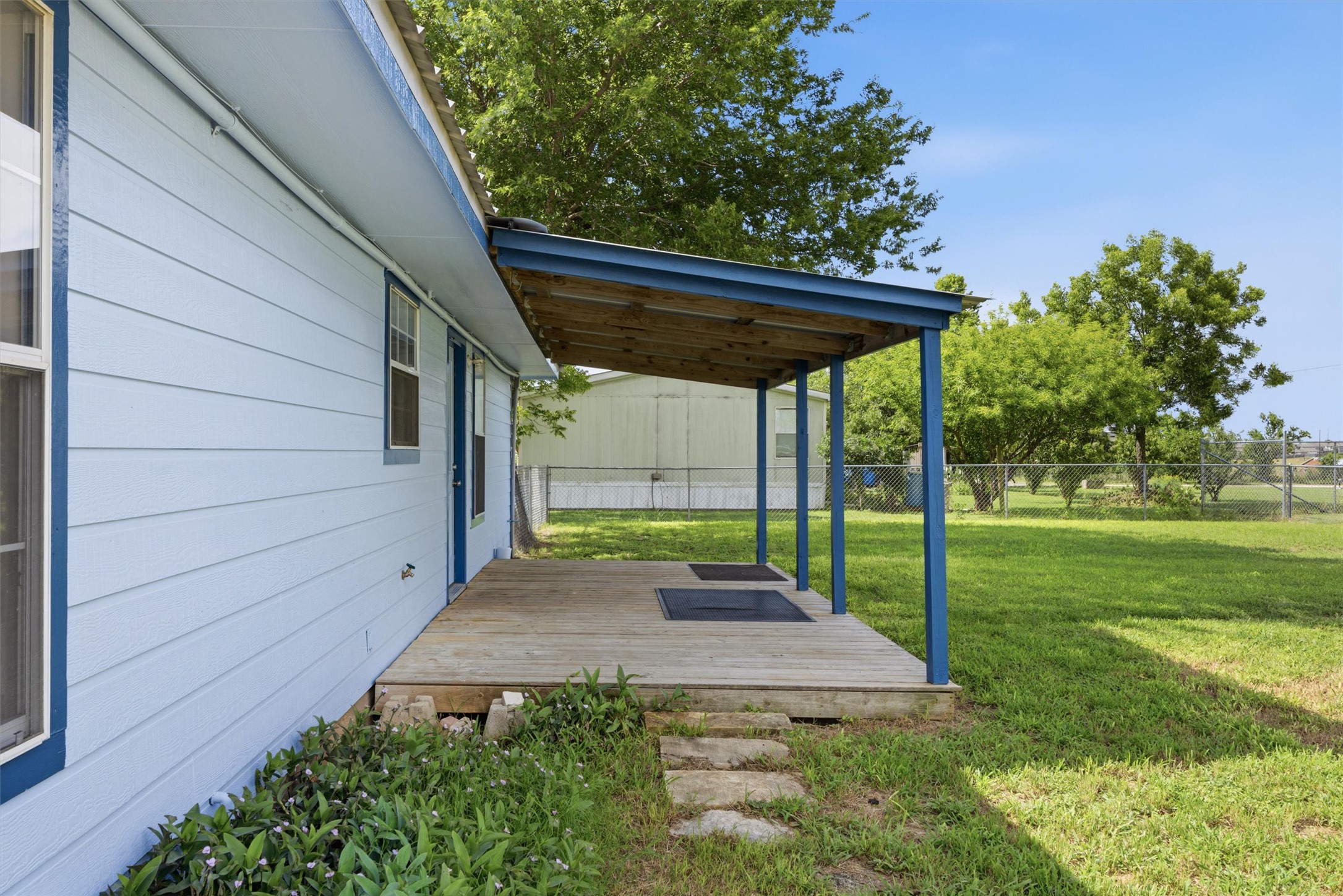 main property photo 27