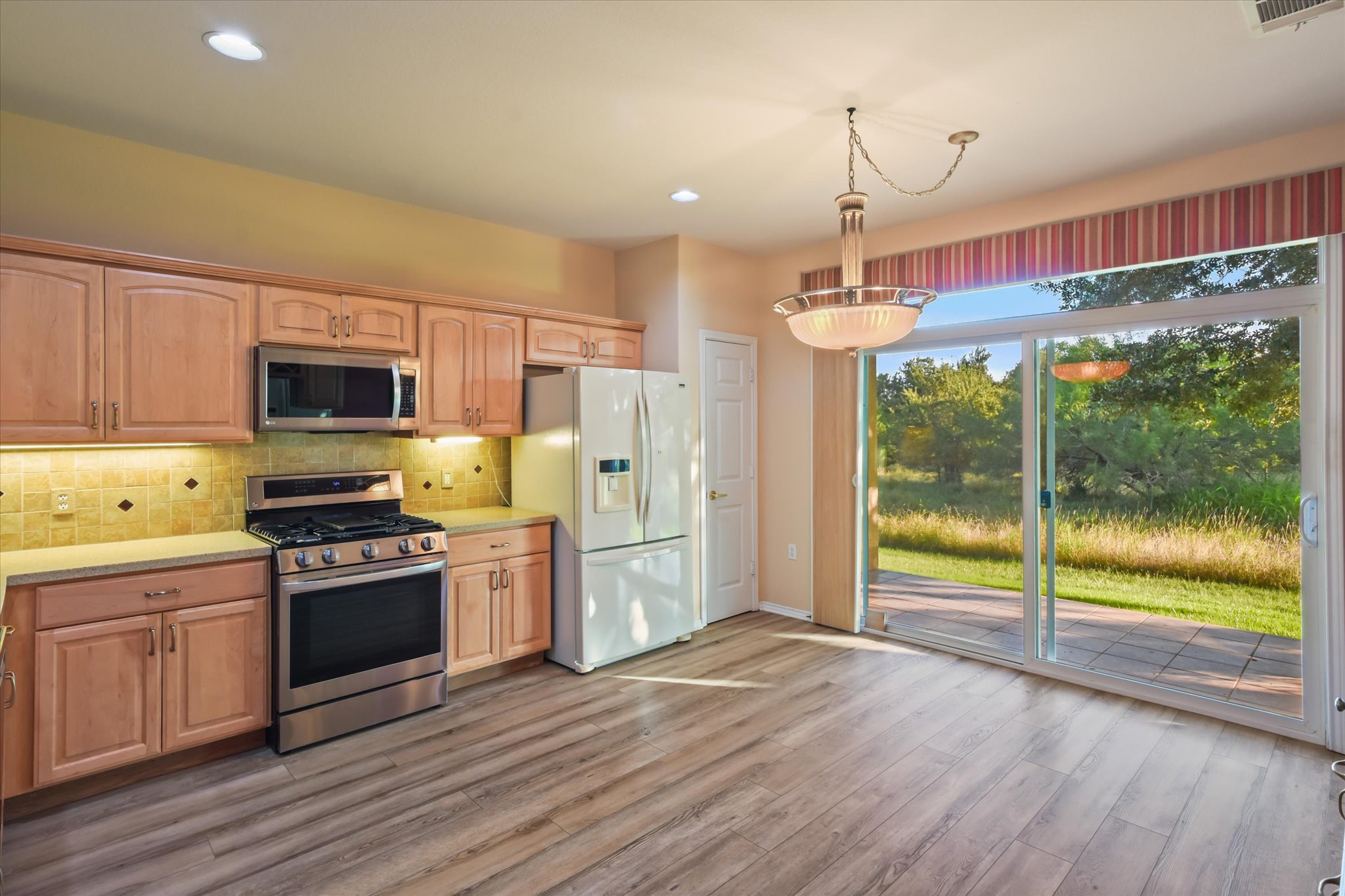 main property photo 13
