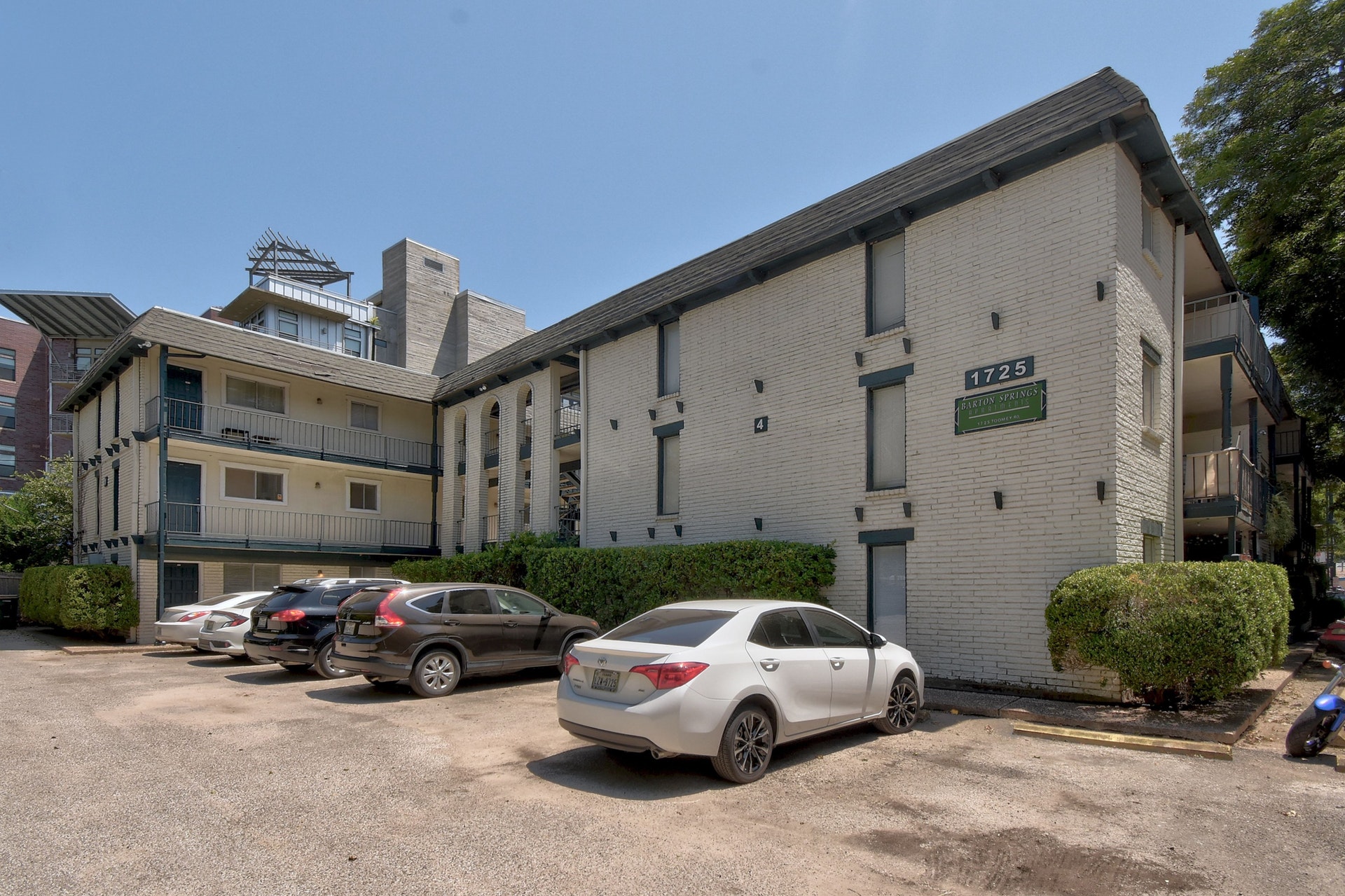 main property photo 9