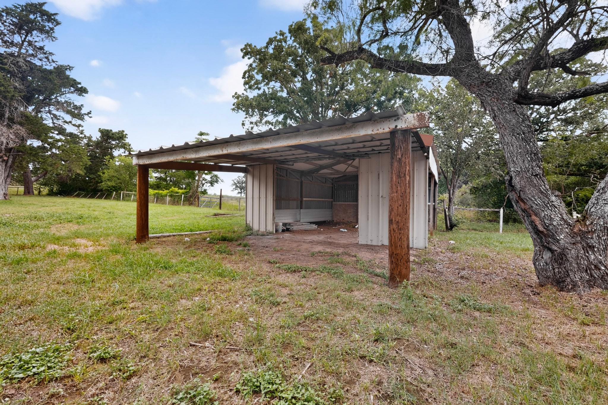 main property photo 11