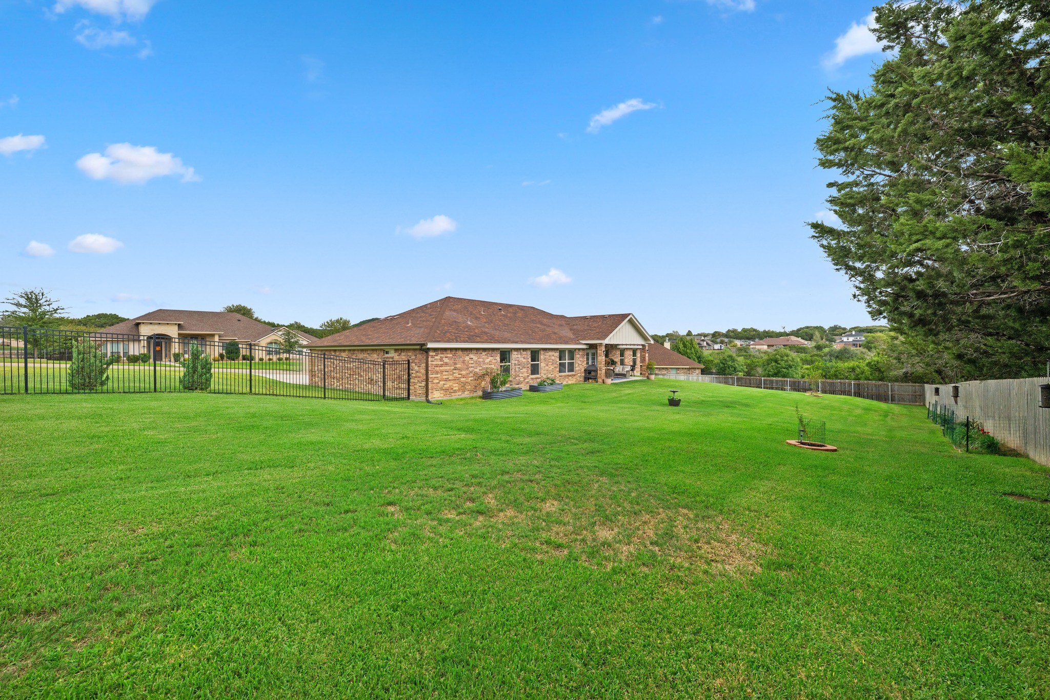 main property photo 29
