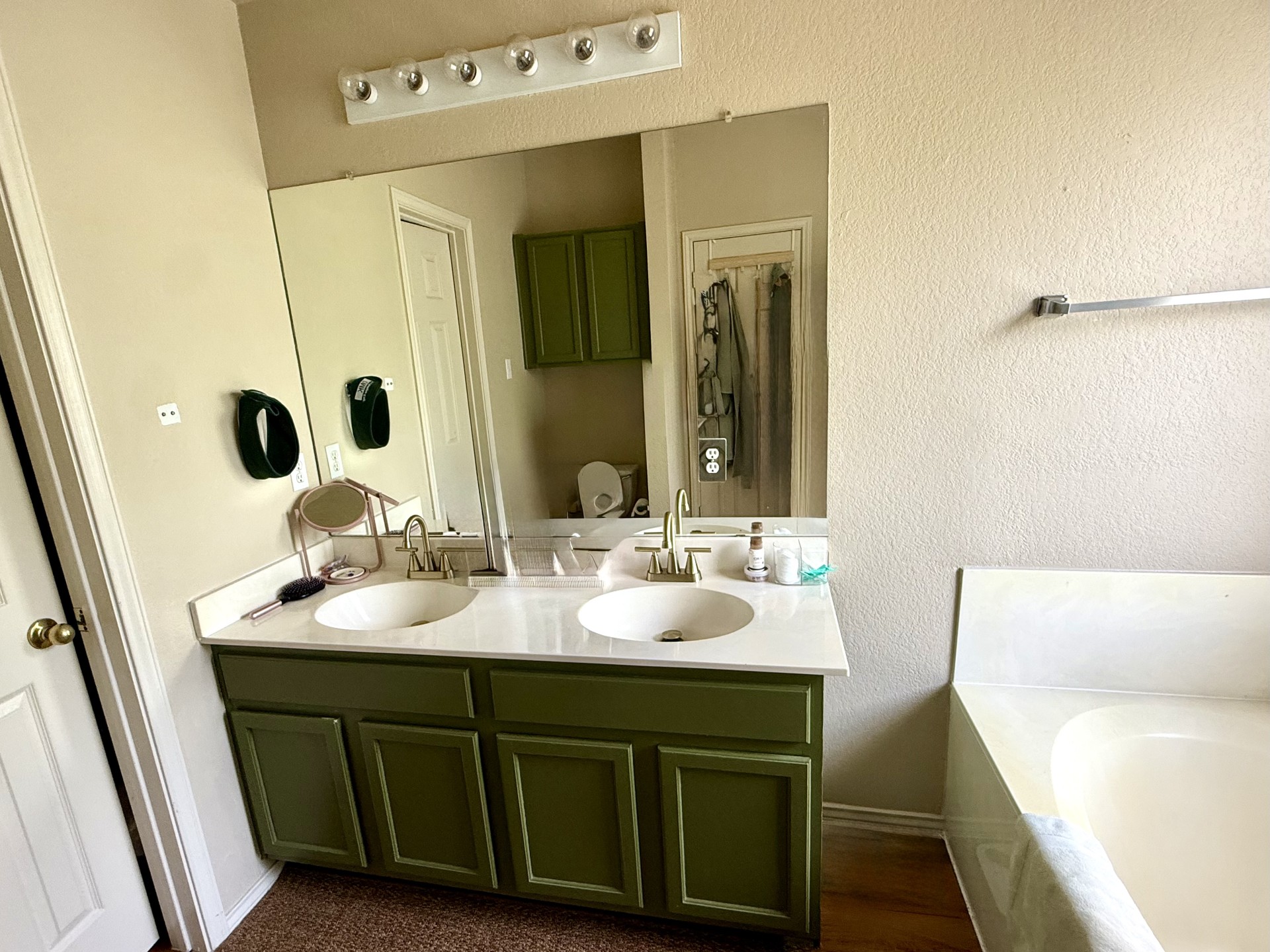 main property photo 11