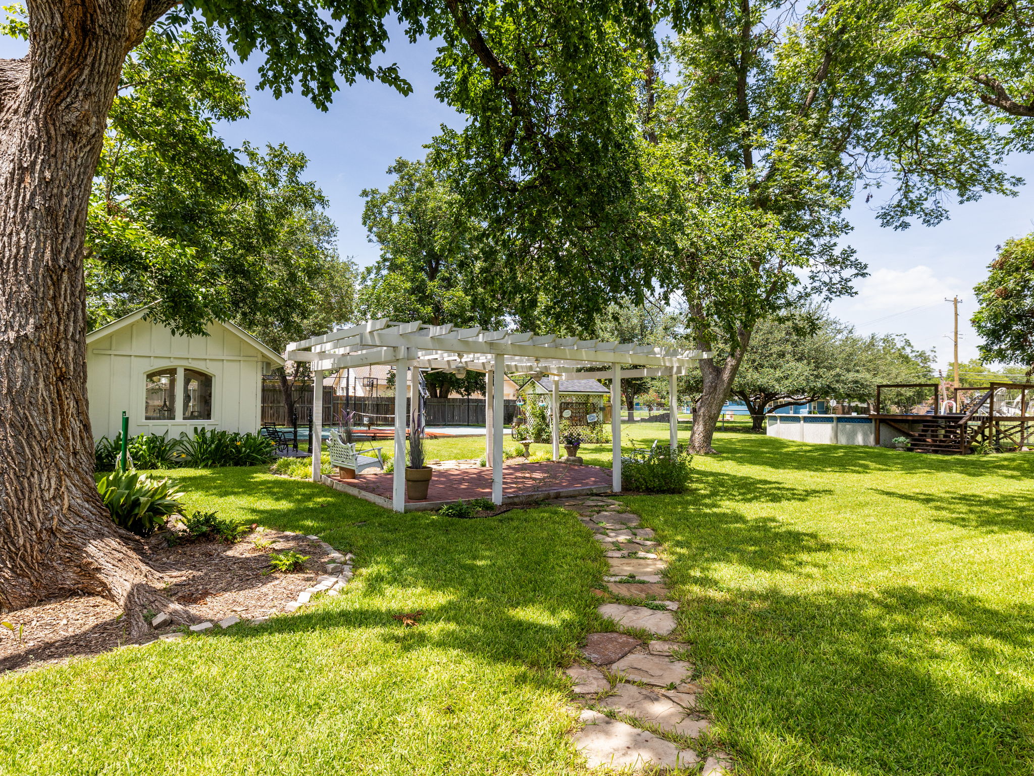 main property photo 32