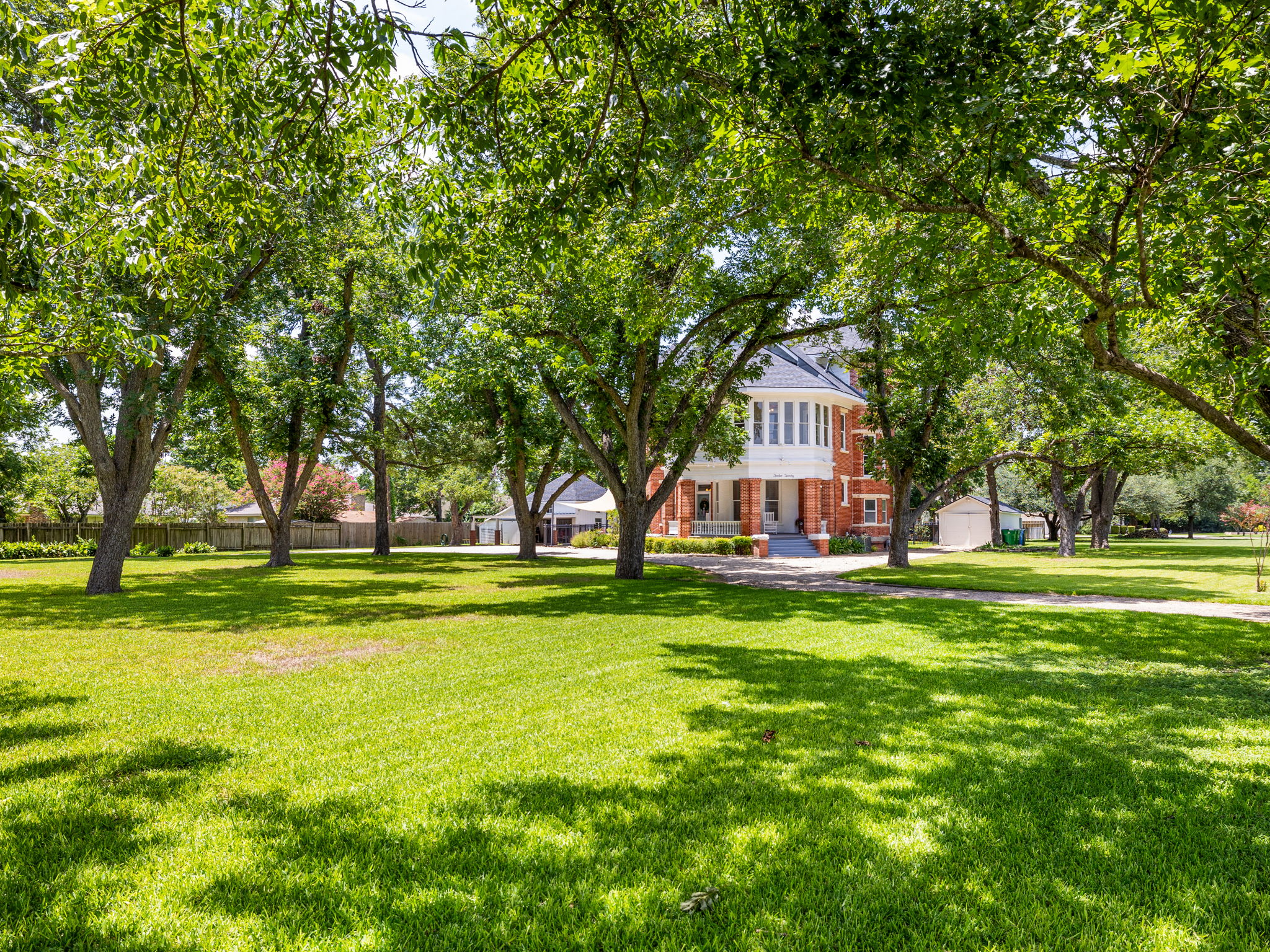 main property photo 4
