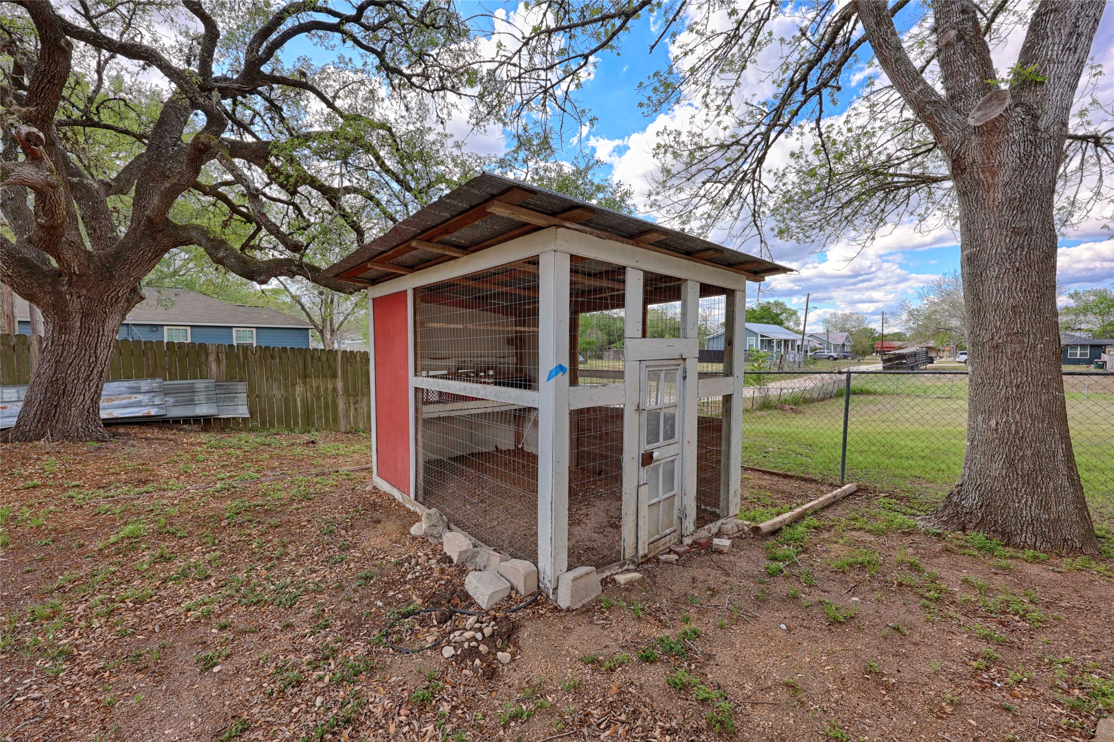 main property photo 30
