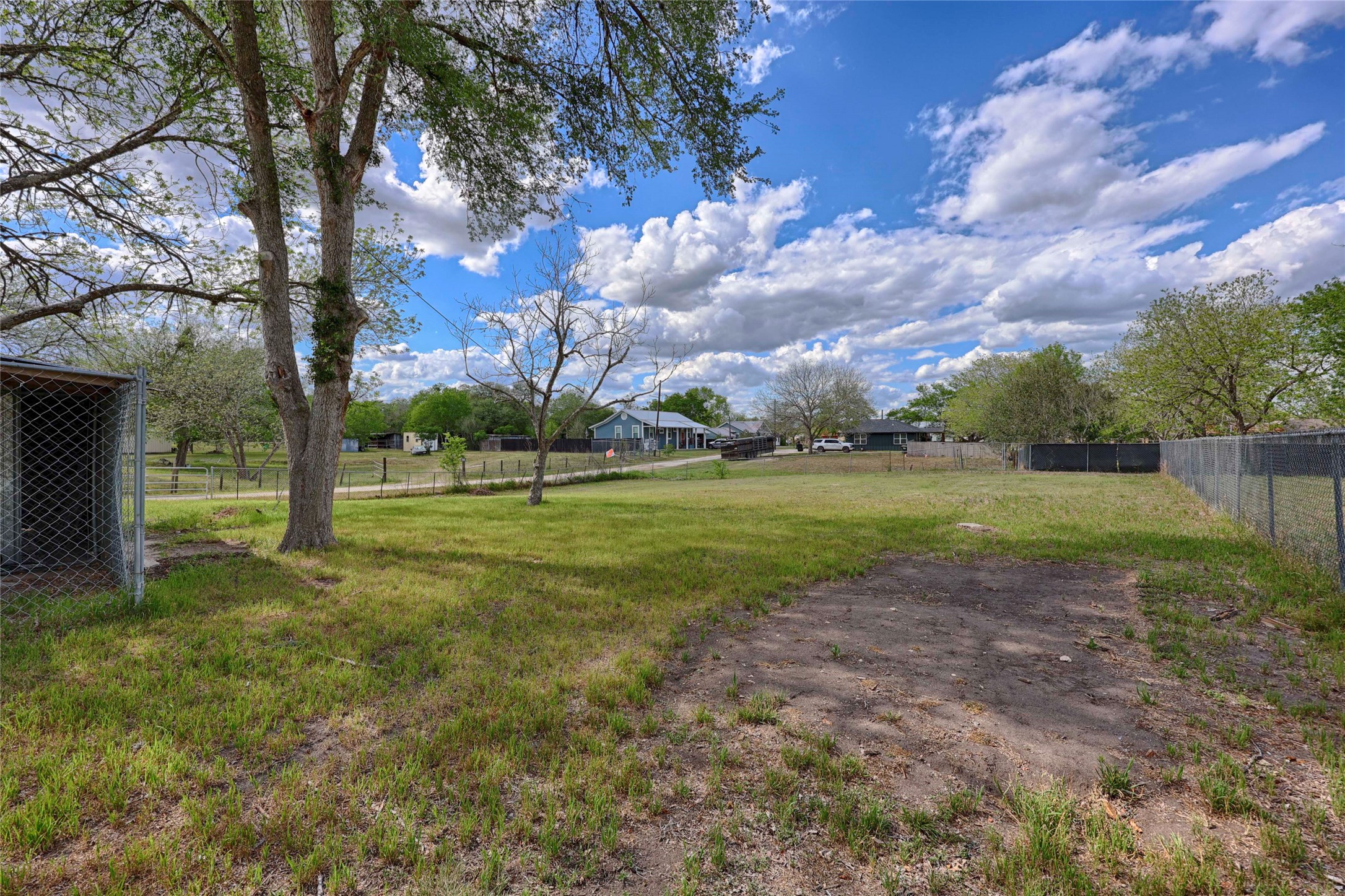 main property photo 31