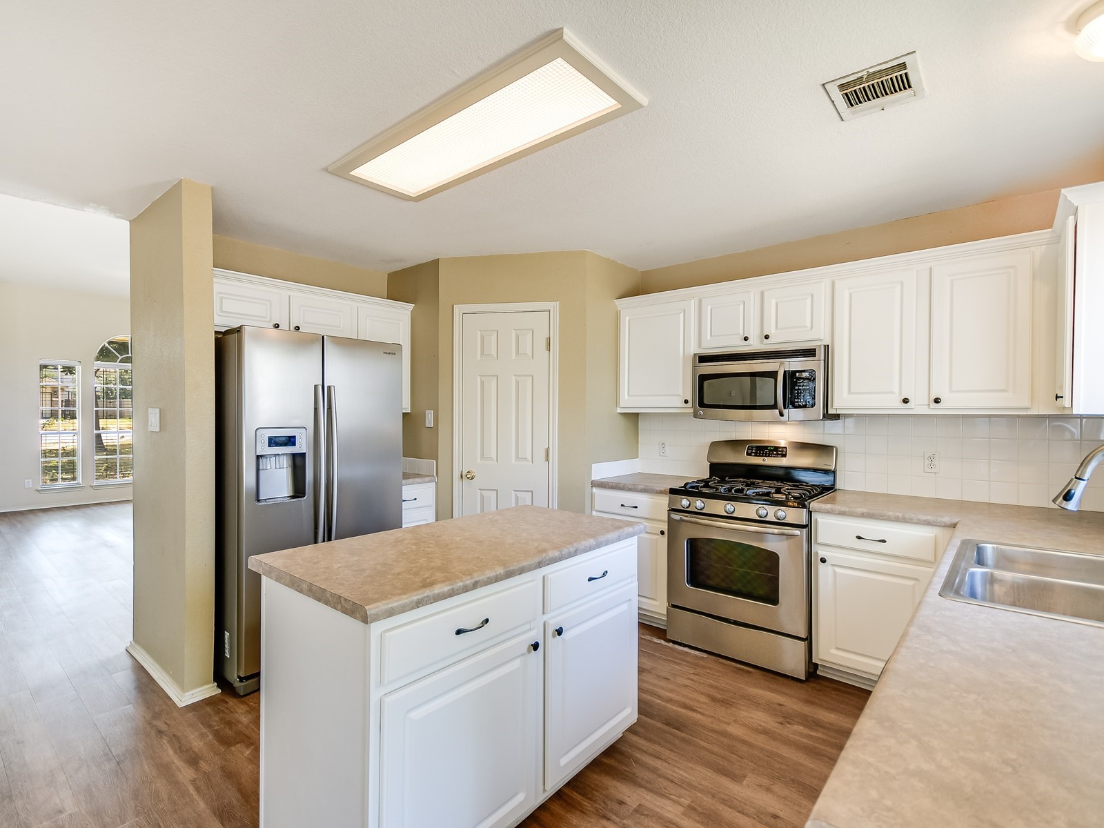 main property photo 7