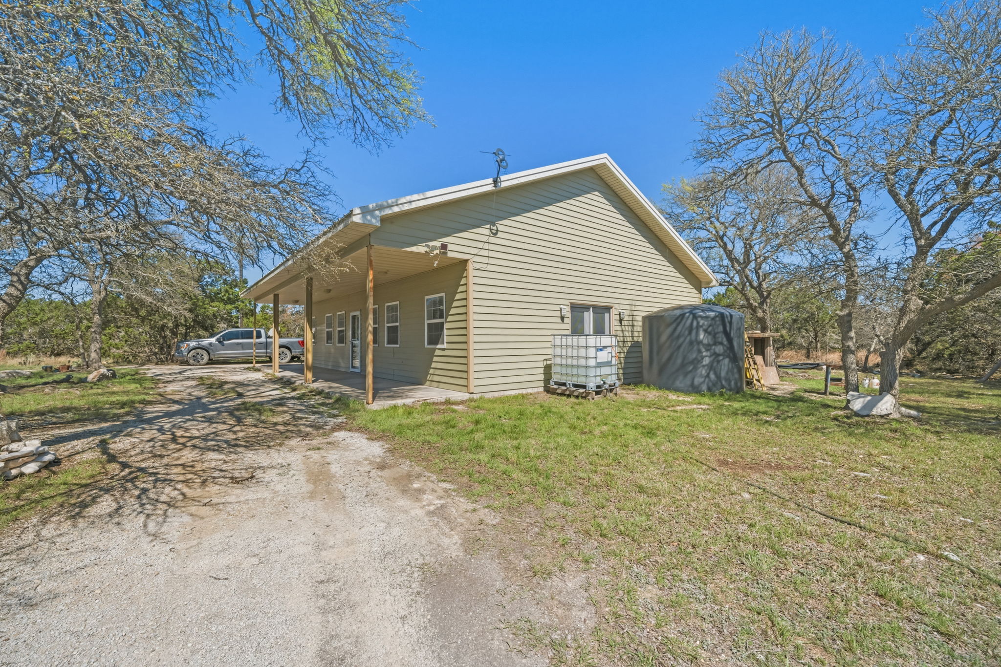 main property photo 31