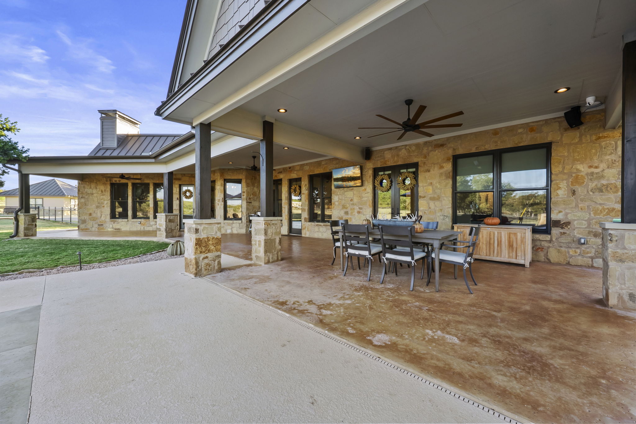 main property photo 35