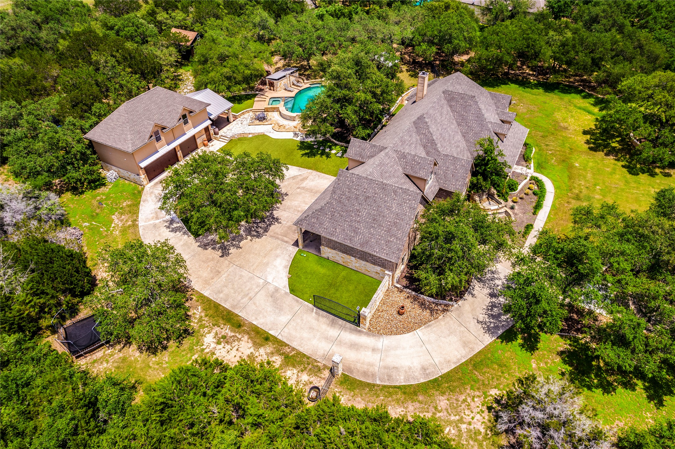 main property photo 39