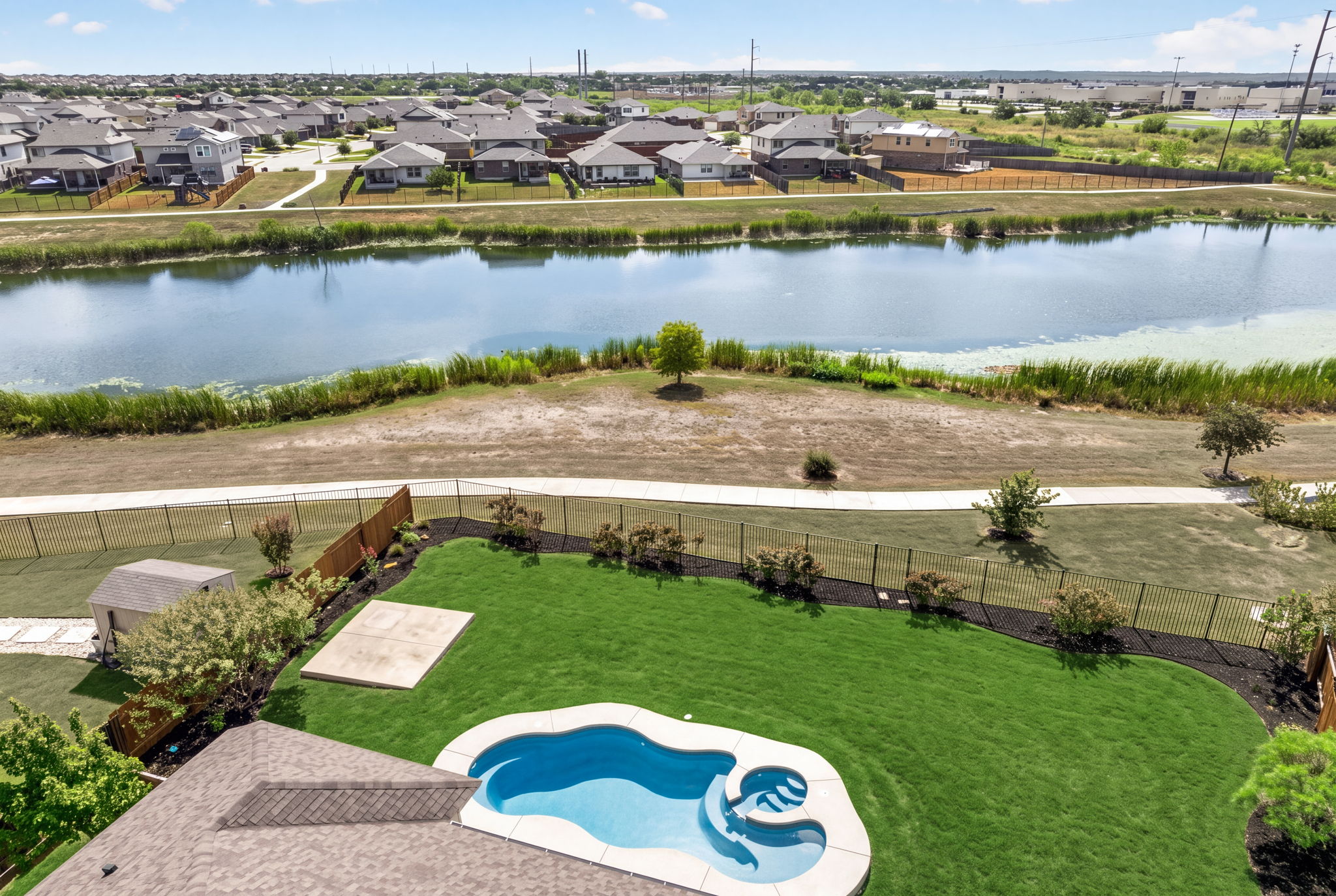 main property photo 28