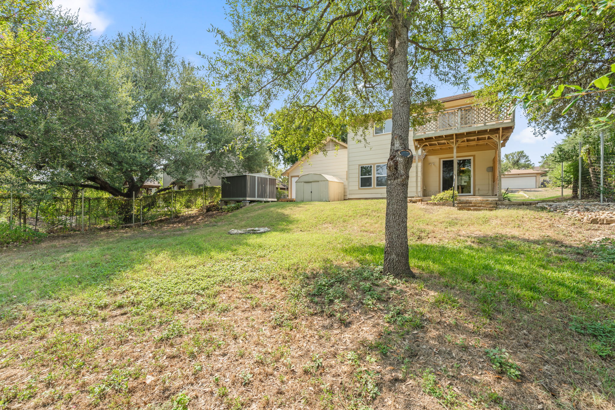main property photo 28