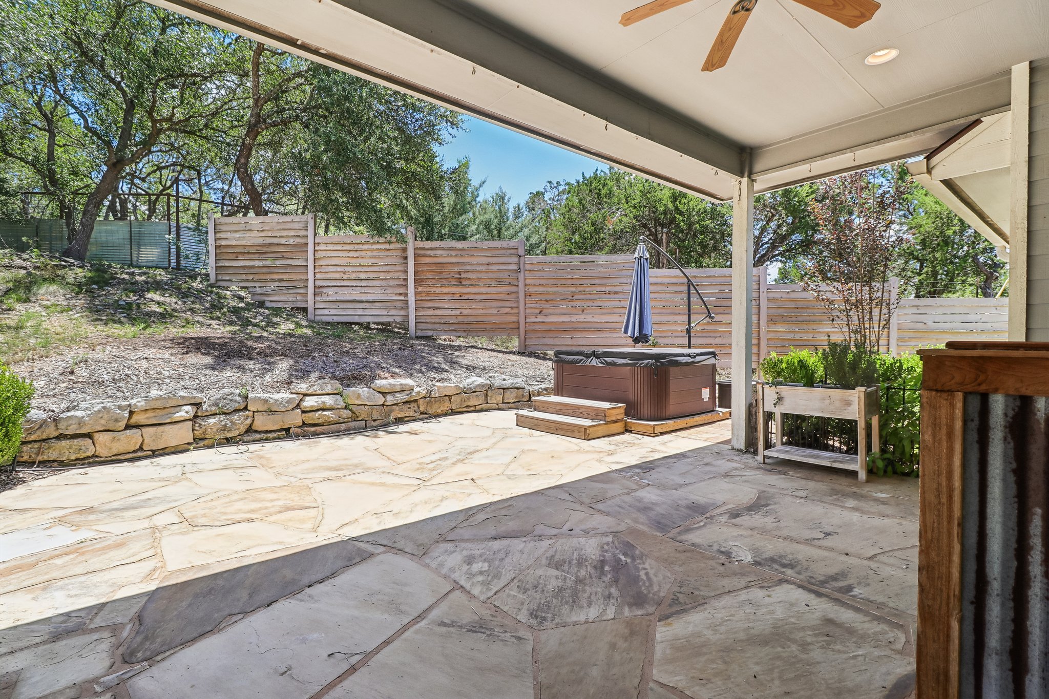 main property photo 31