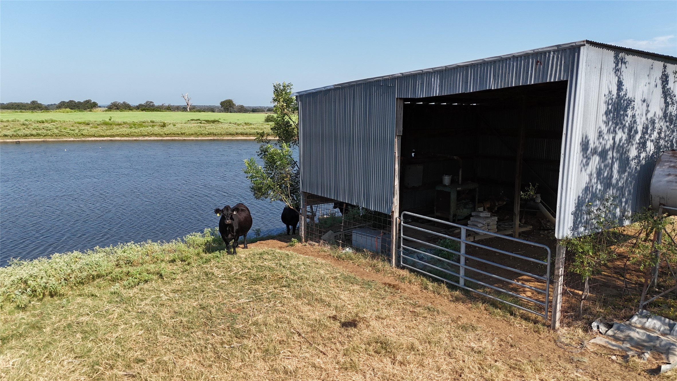main property photo 8