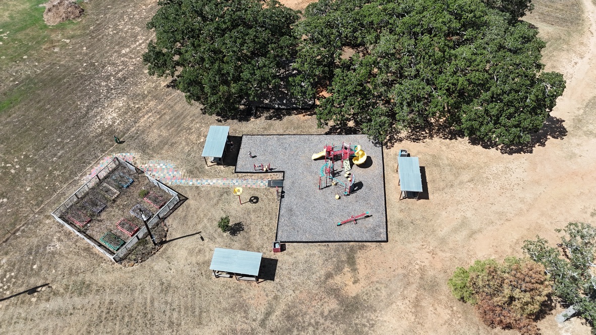 main property photo 37