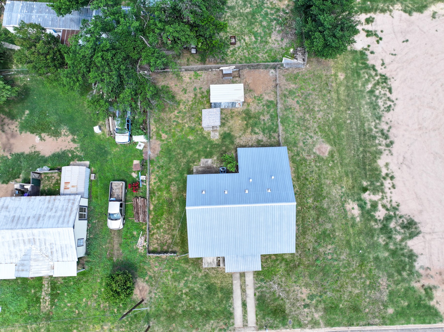 main property photo 28