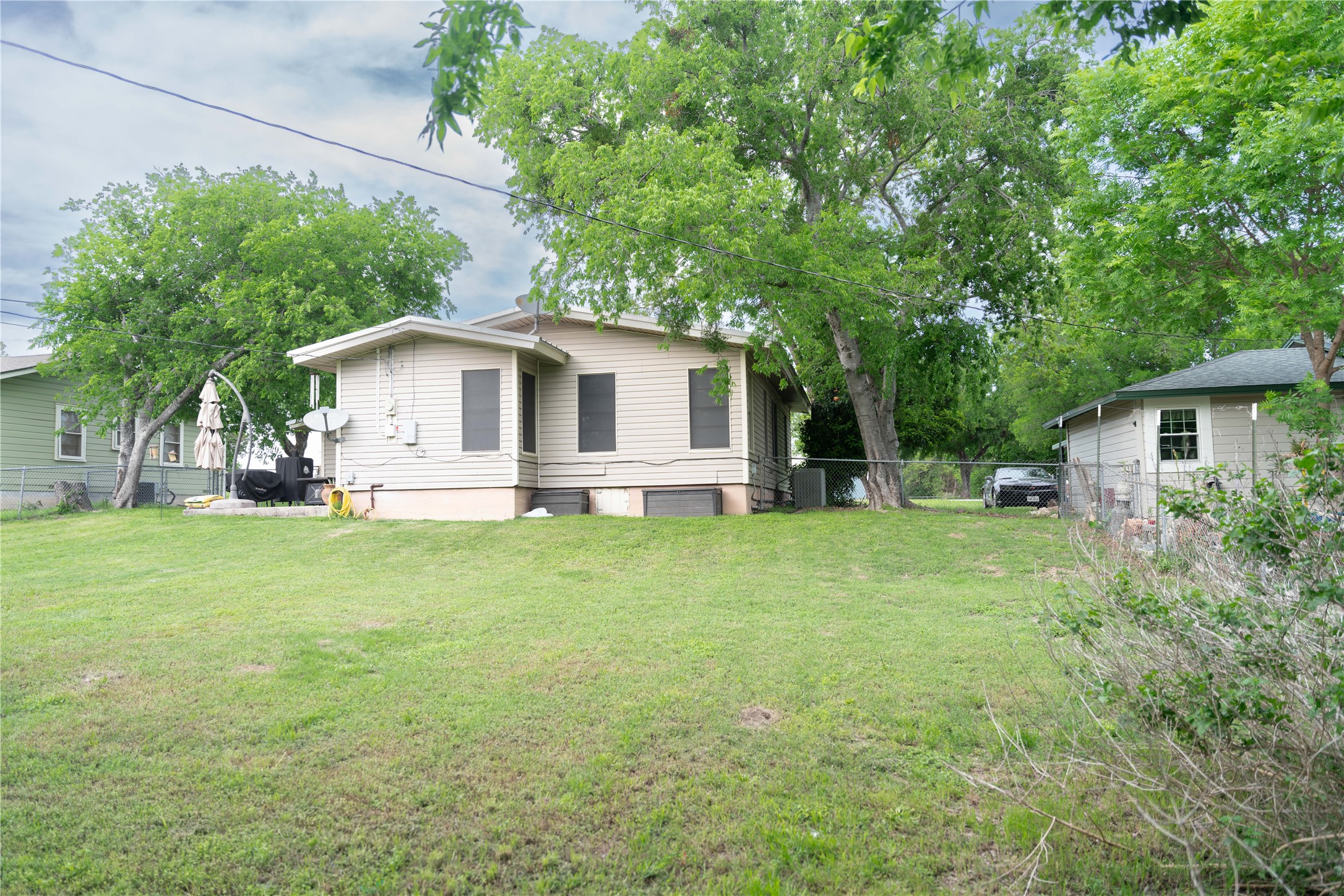 main property photo 28
