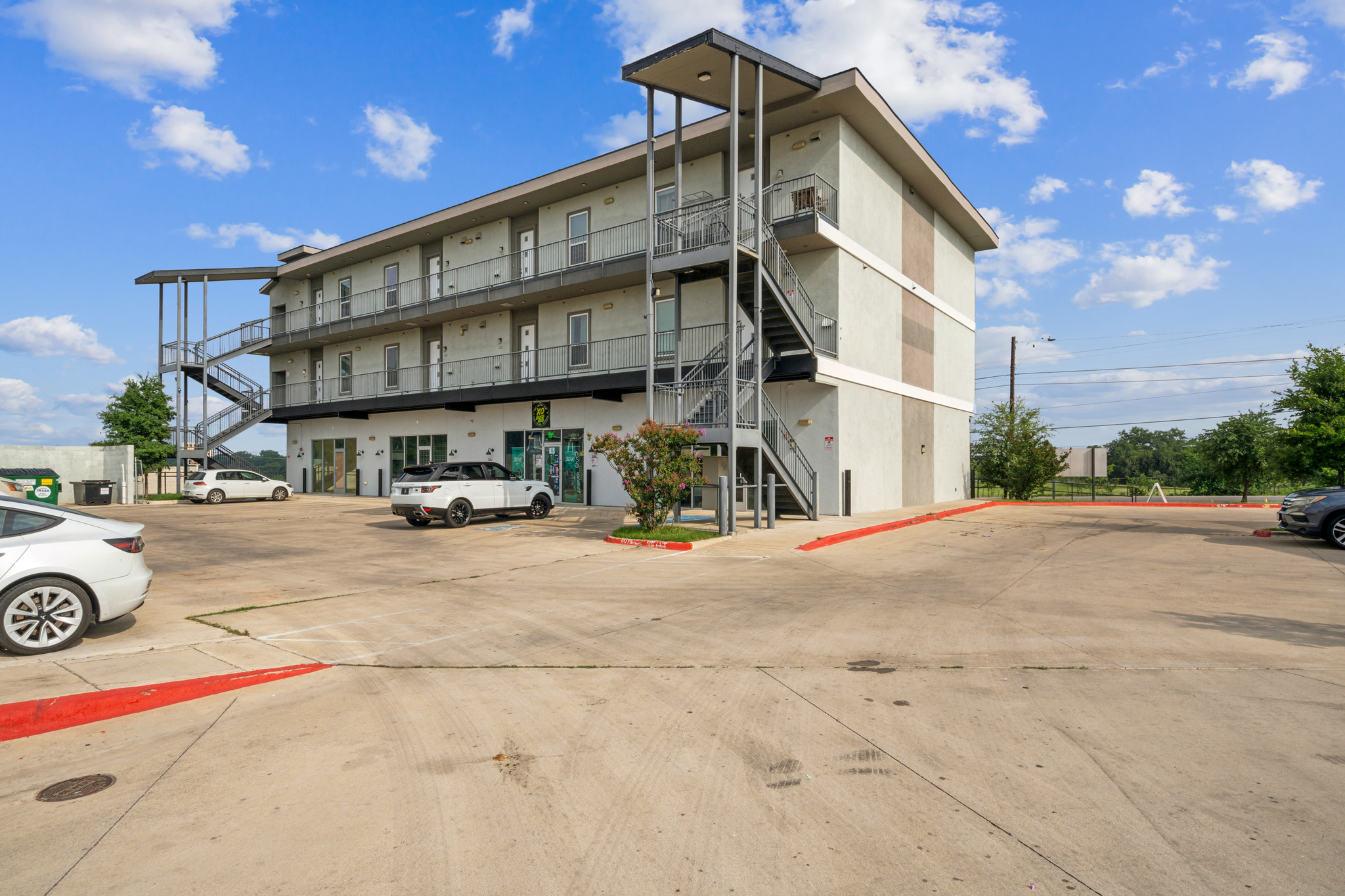 main property photo 17