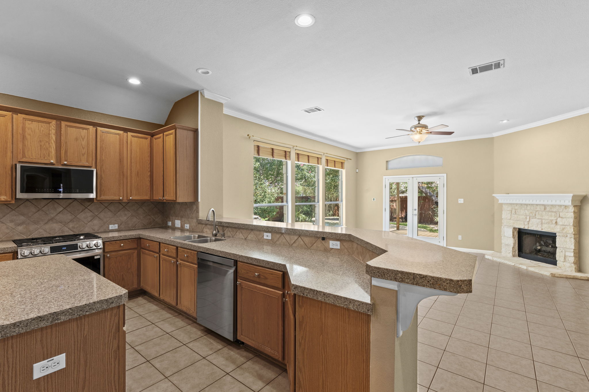 main property photo 9
