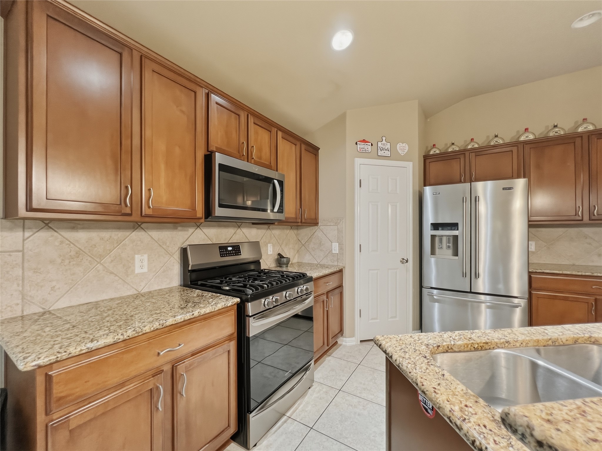 main property photo 9