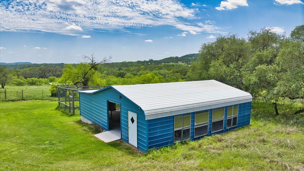 main property photo 11
