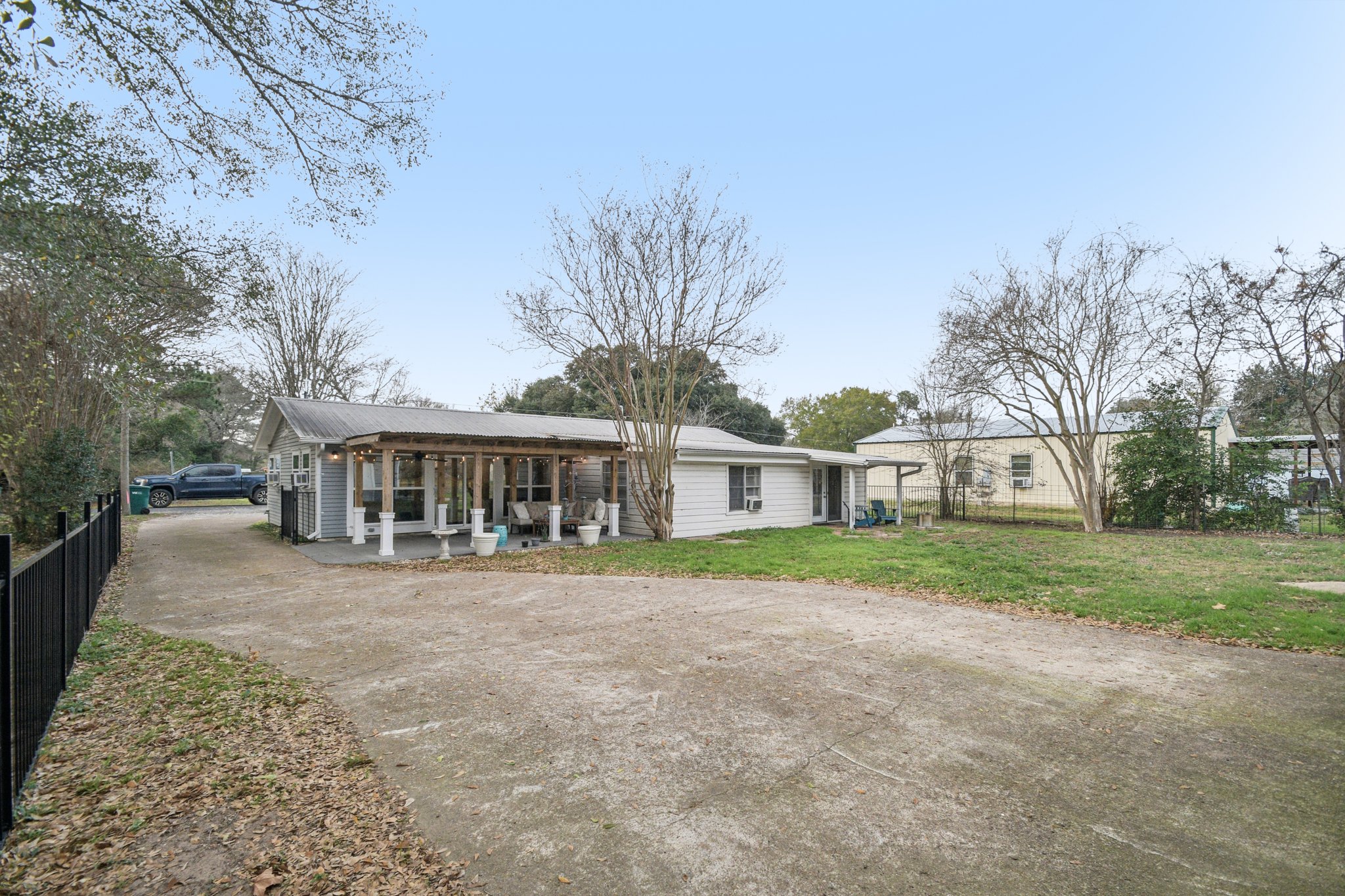main property photo 28