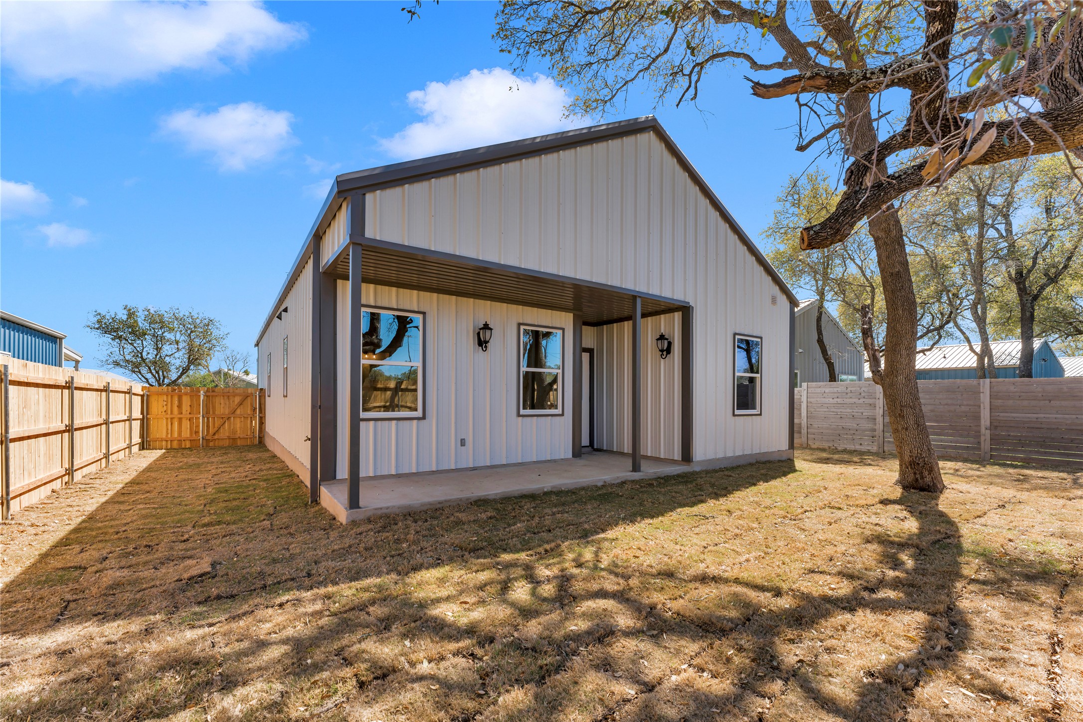 main property photo 28