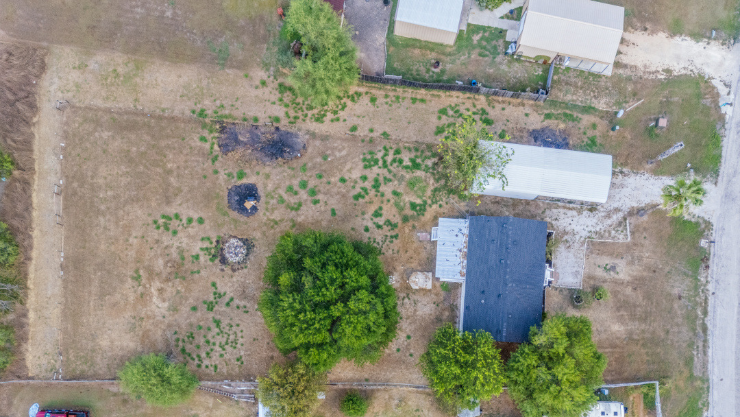 main property photo 28