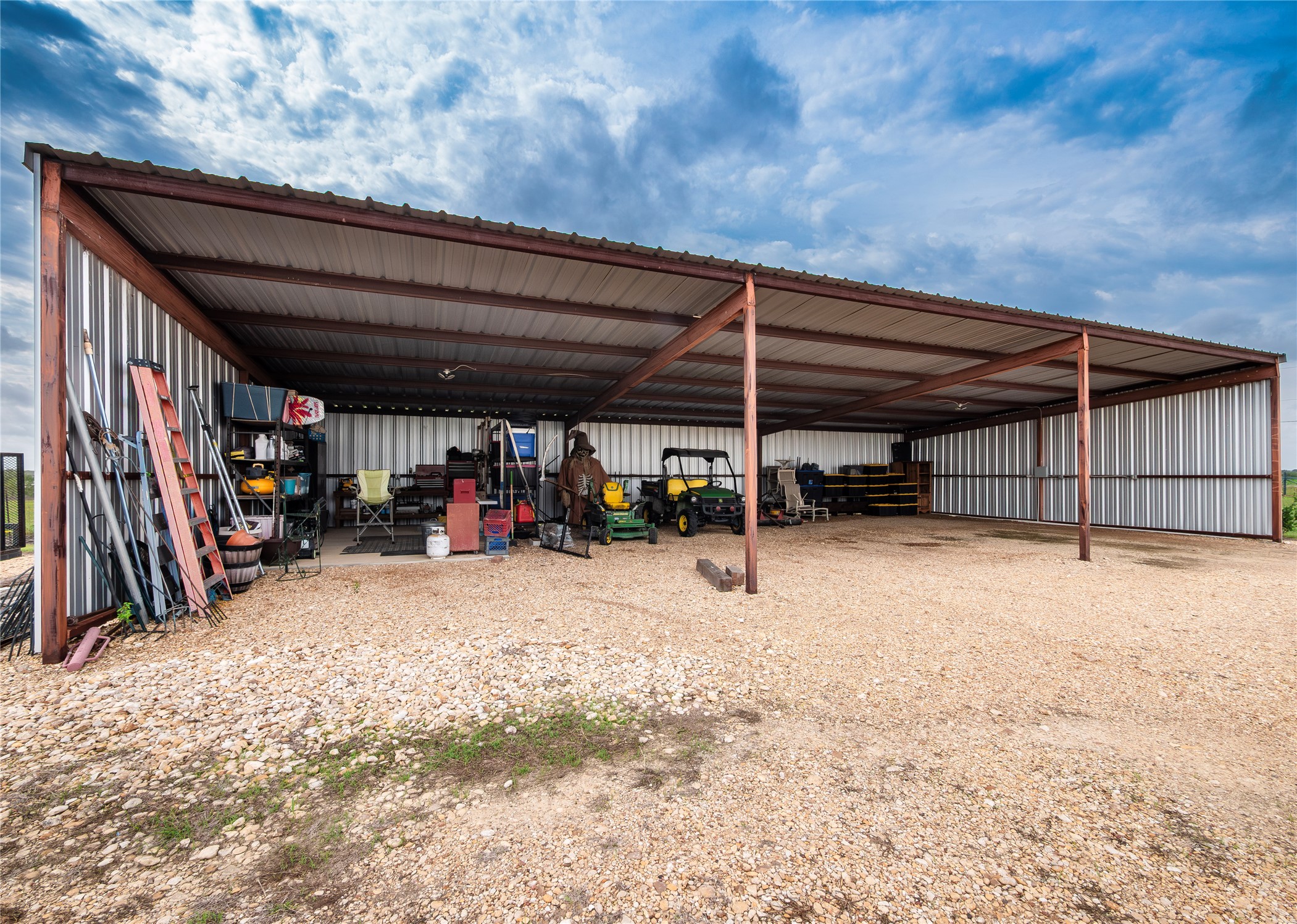 main property photo 30