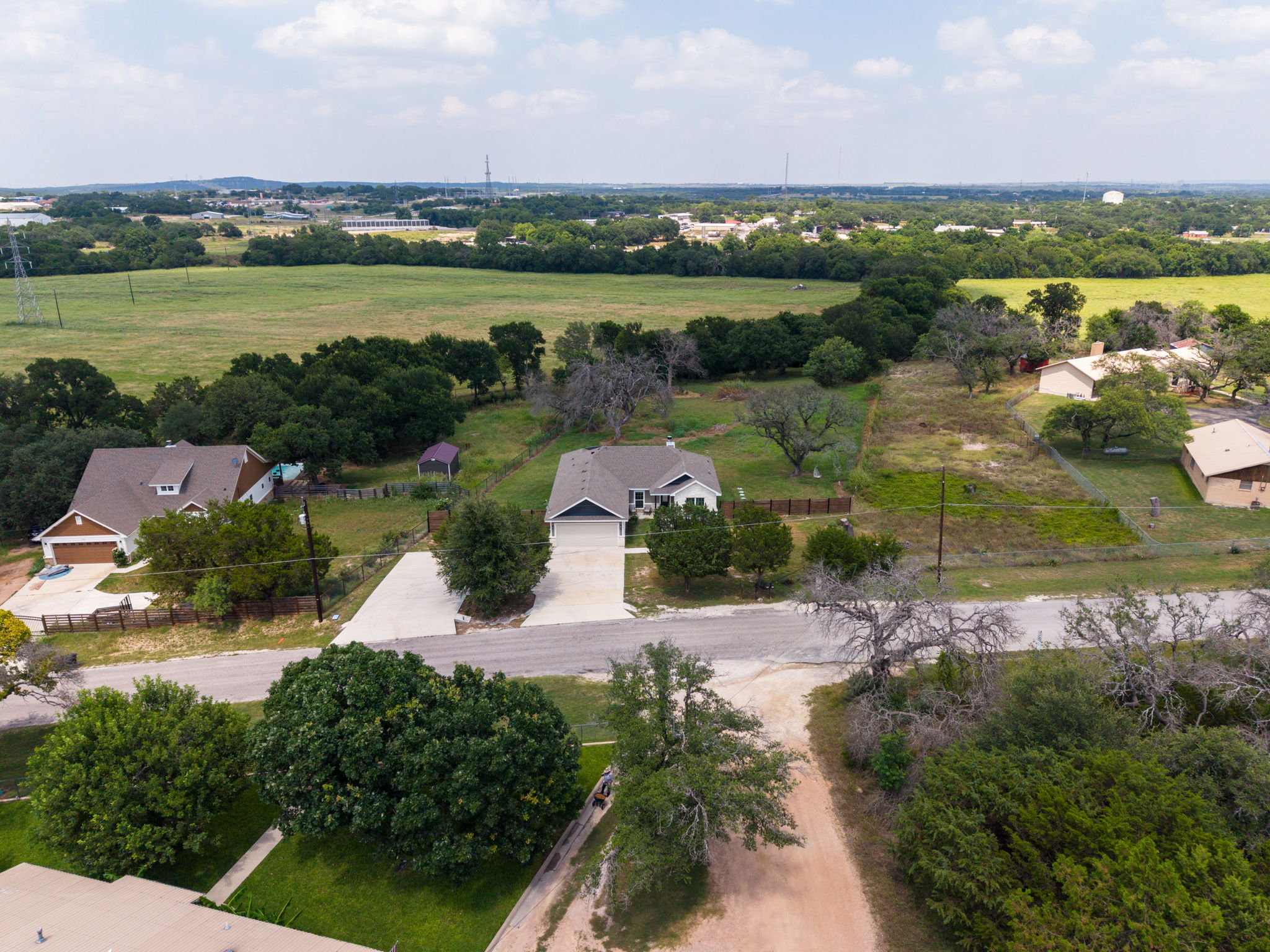 main property photo 28