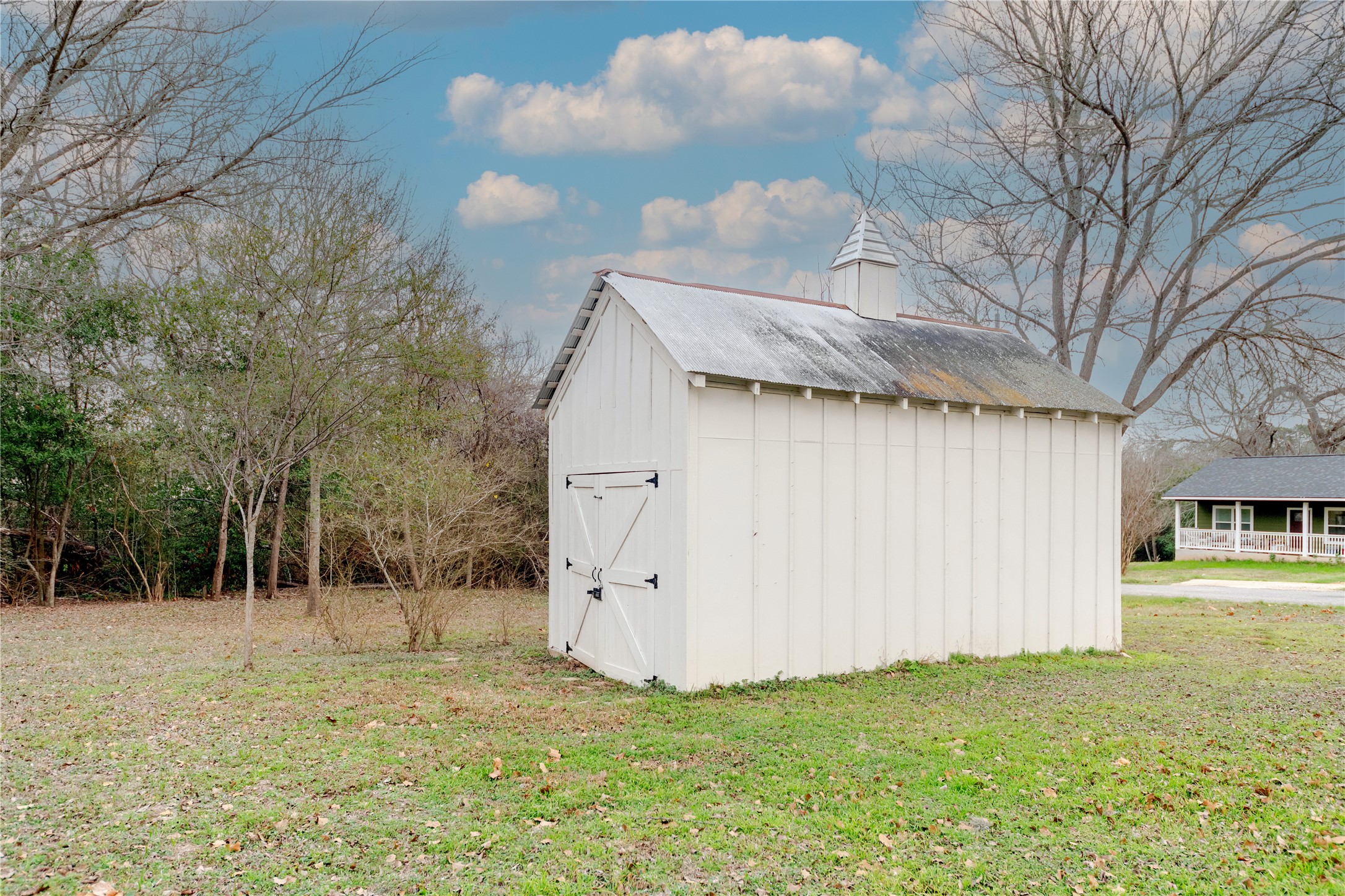 main property photo 28
