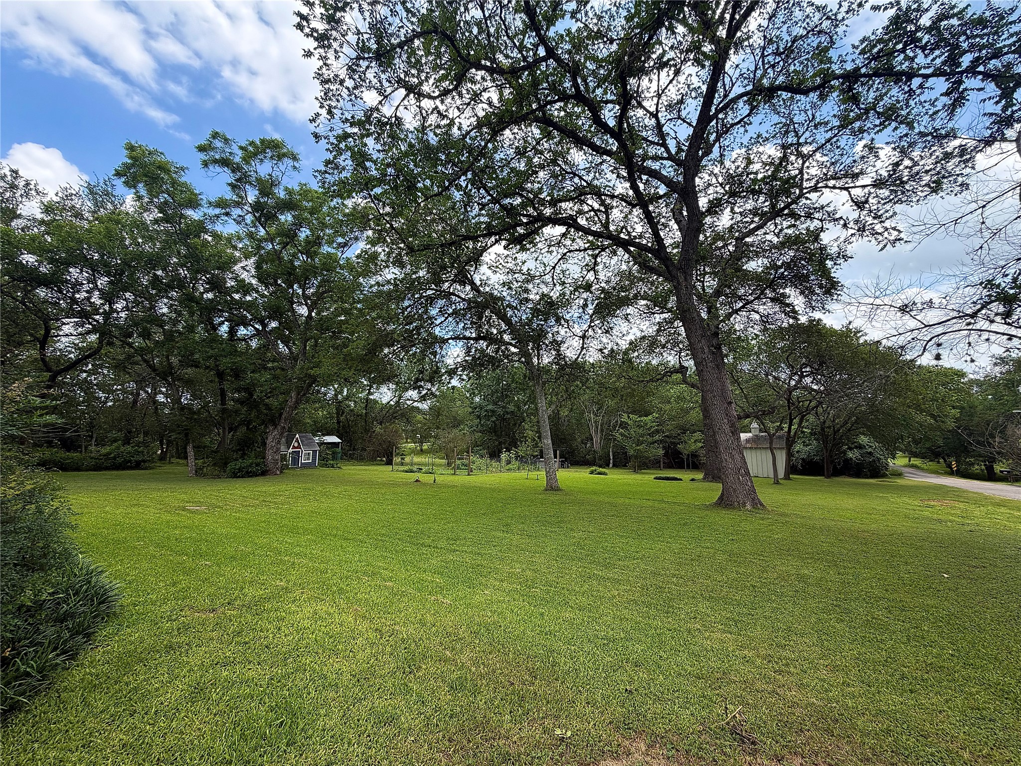 main property photo 37
