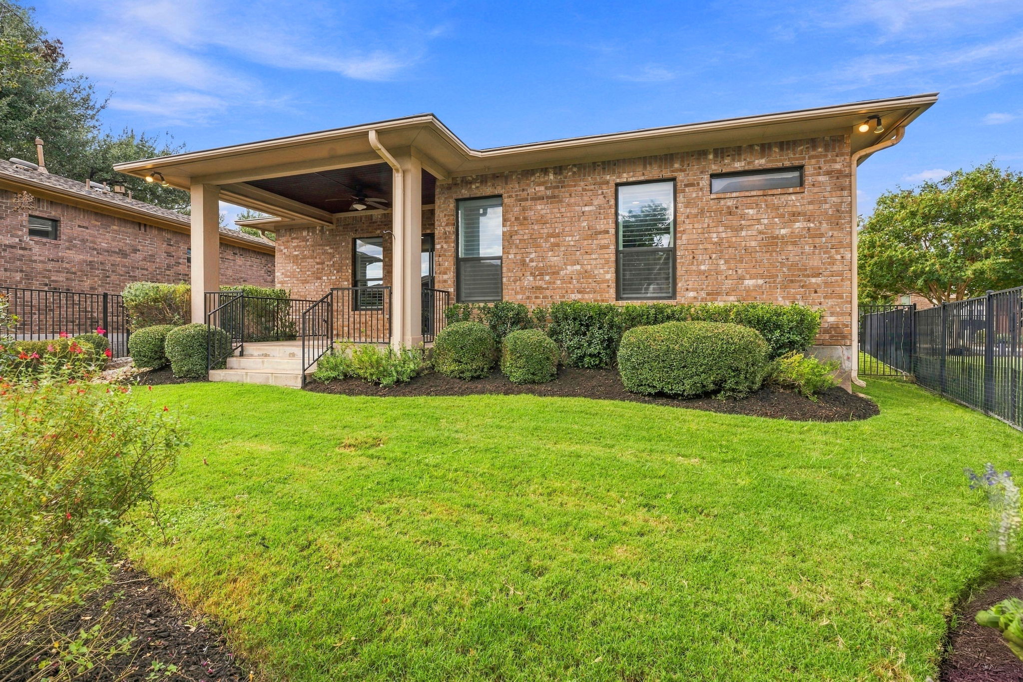 main property photo 28