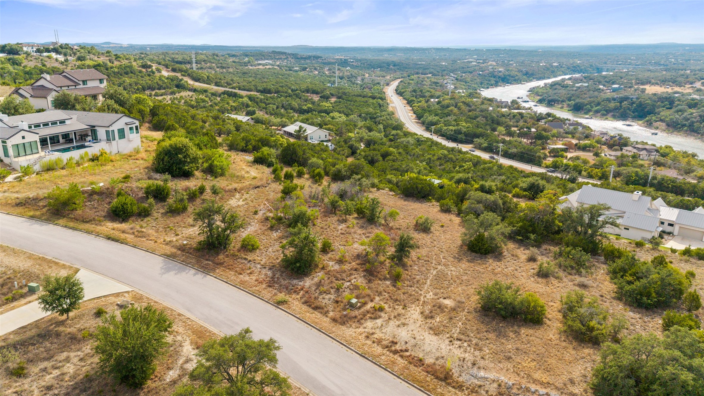 main property photo 11
