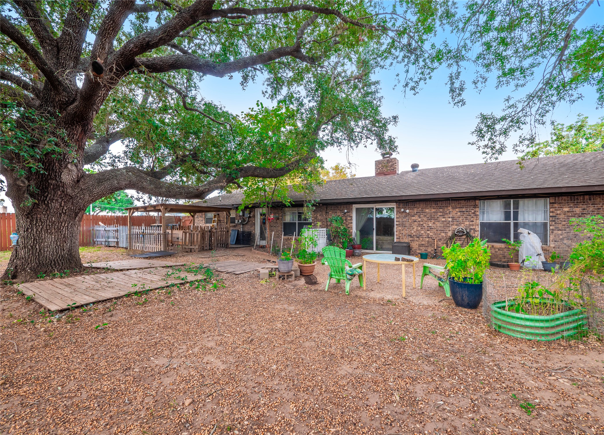 main property photo 37