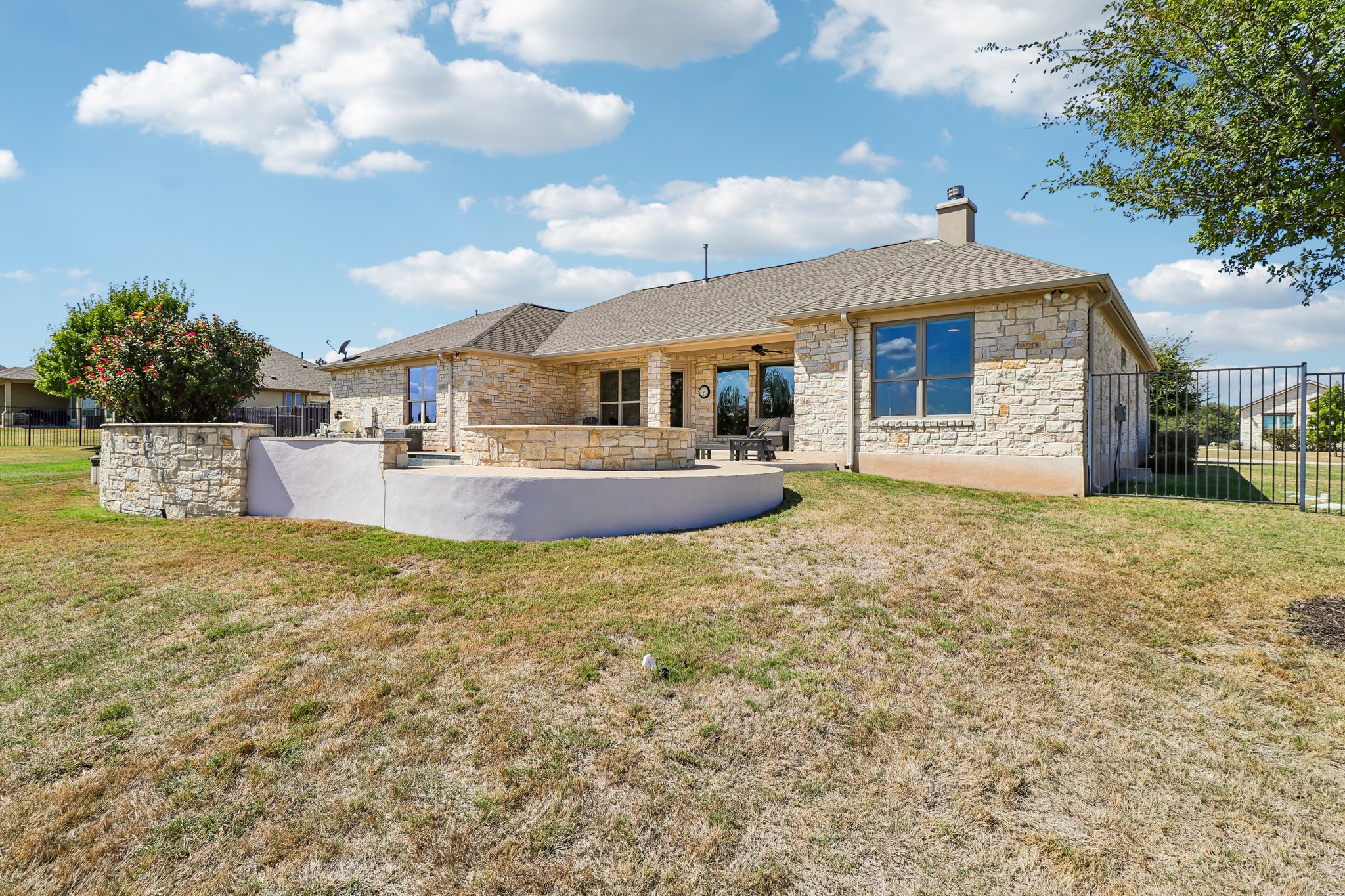 main property photo 31