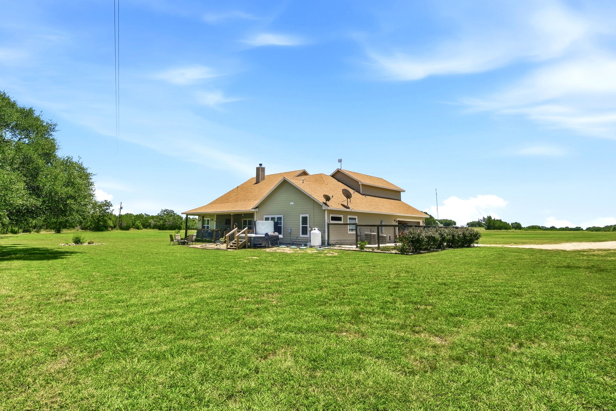 main property photo 33