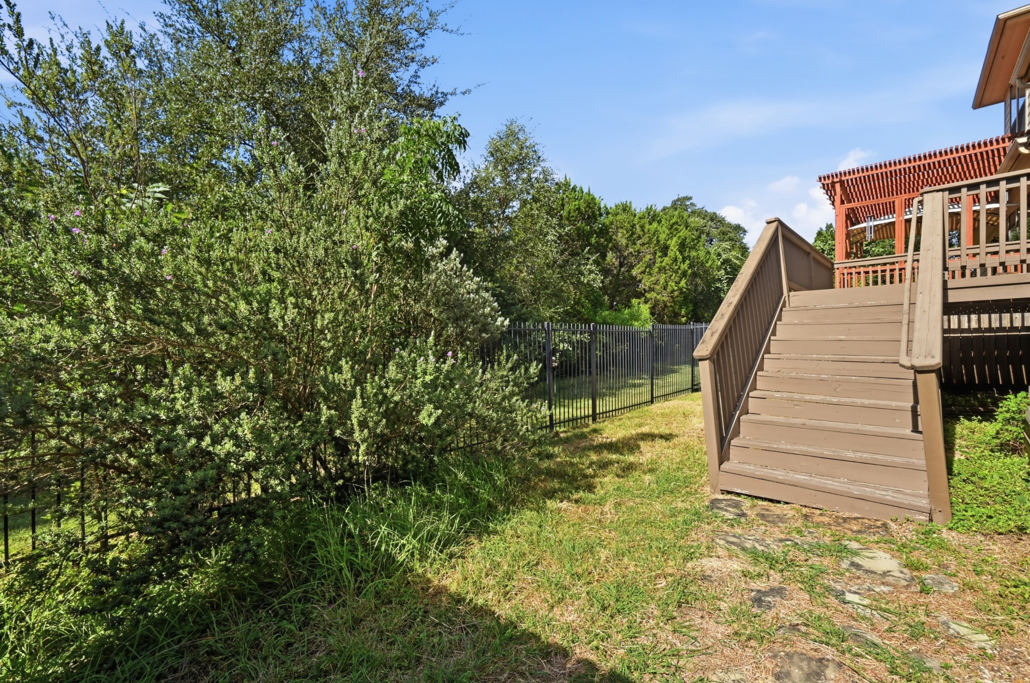 main property photo 31