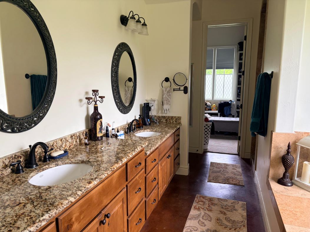 main property photo 11