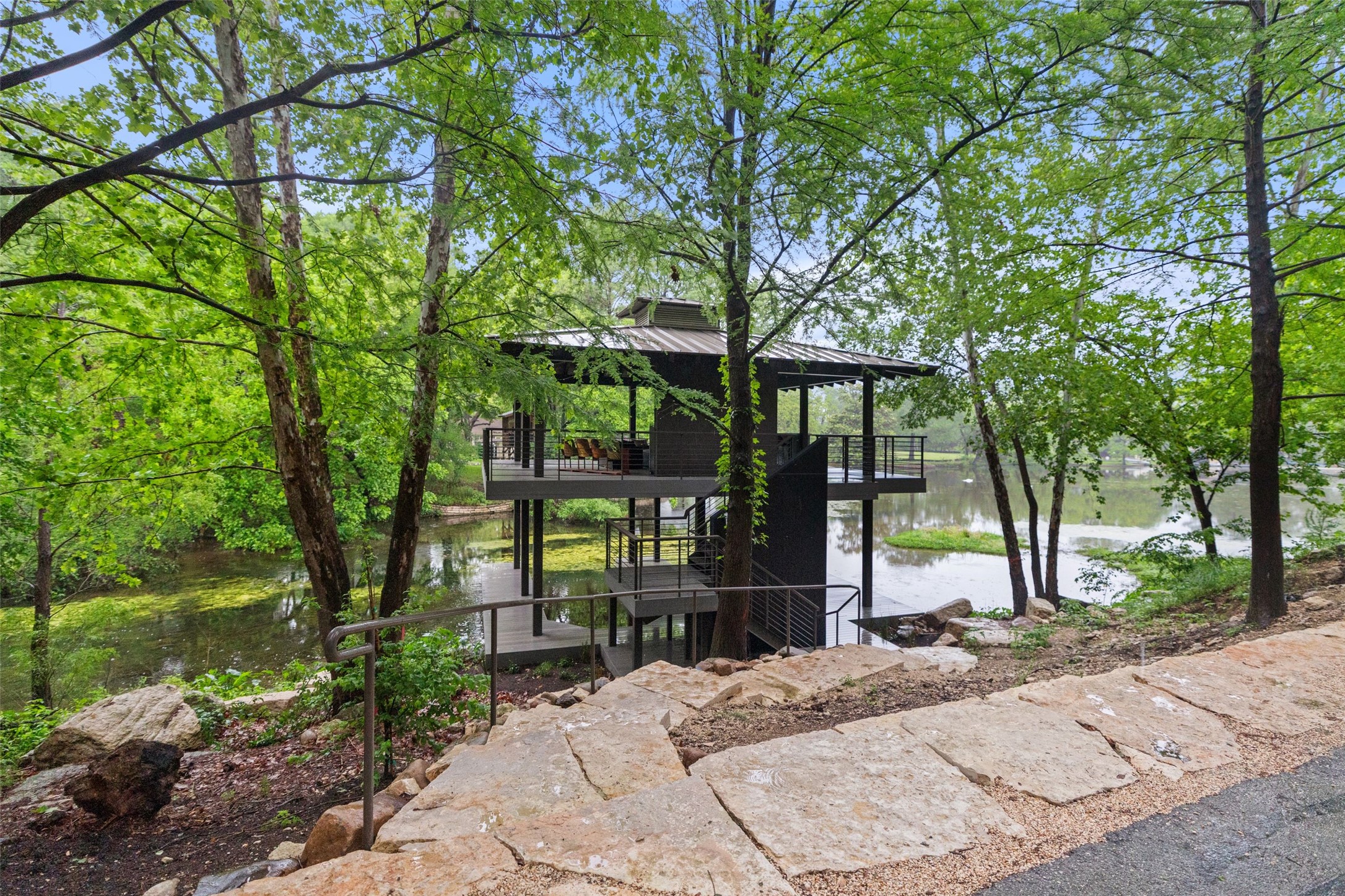 main property photo 30