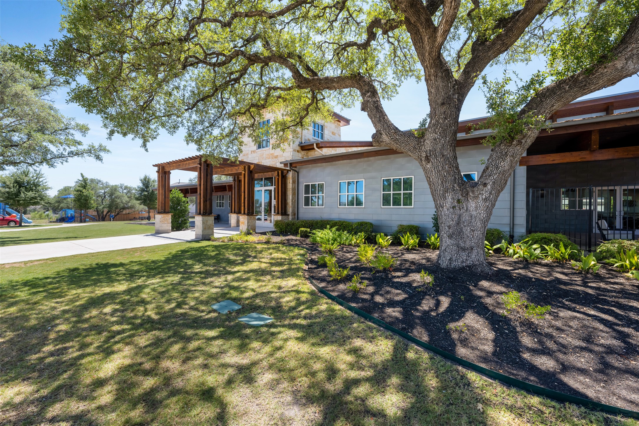 main property photo 25