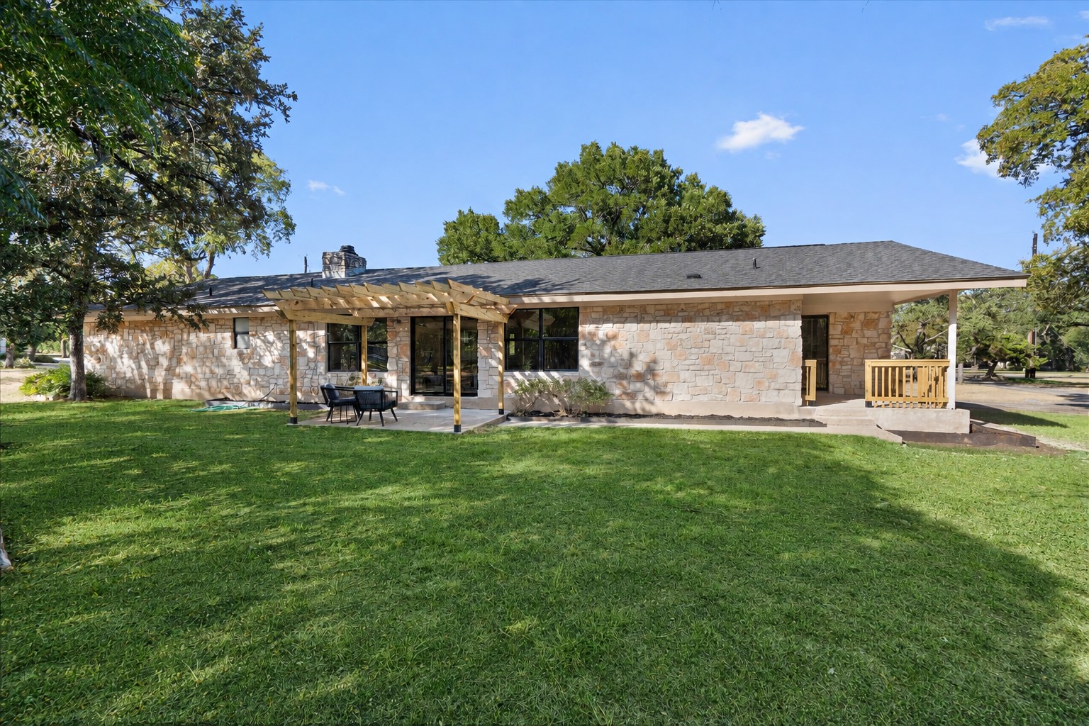 main property photo 30
